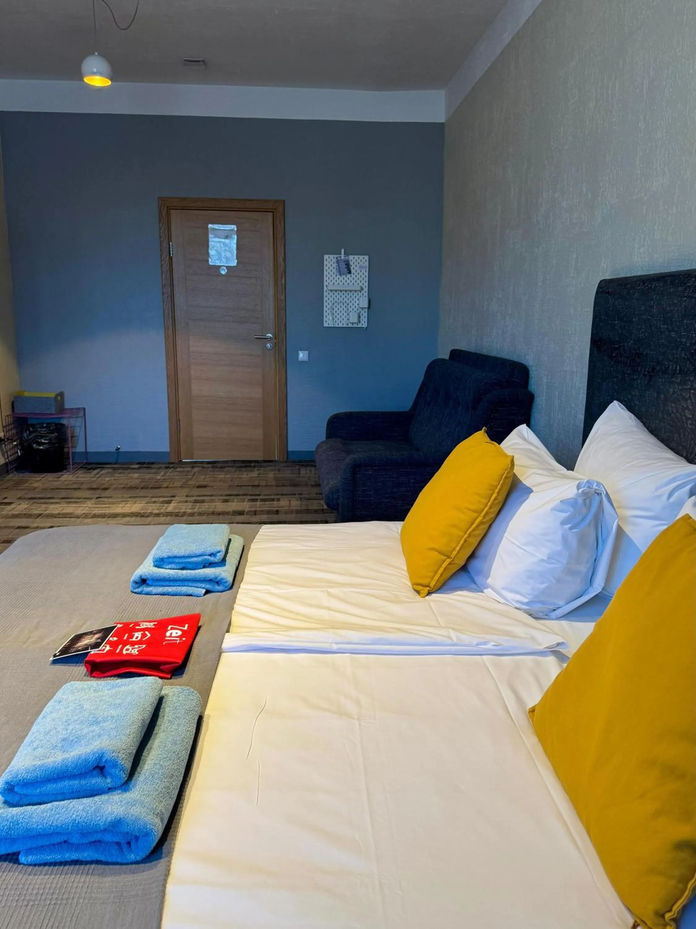 Photo of the whole room, Bed in Zeit Hotel