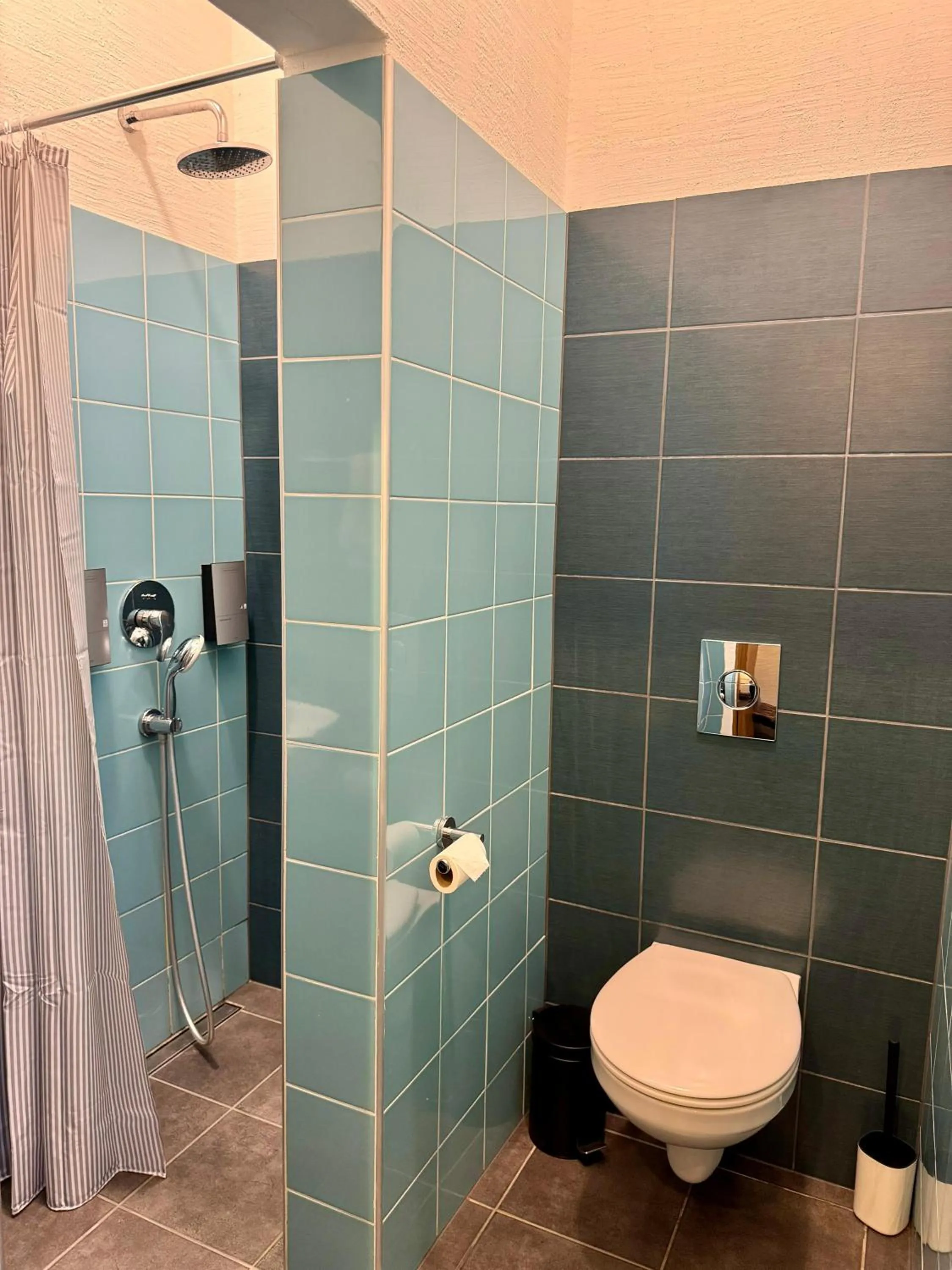 Shower in Zeit Hotel