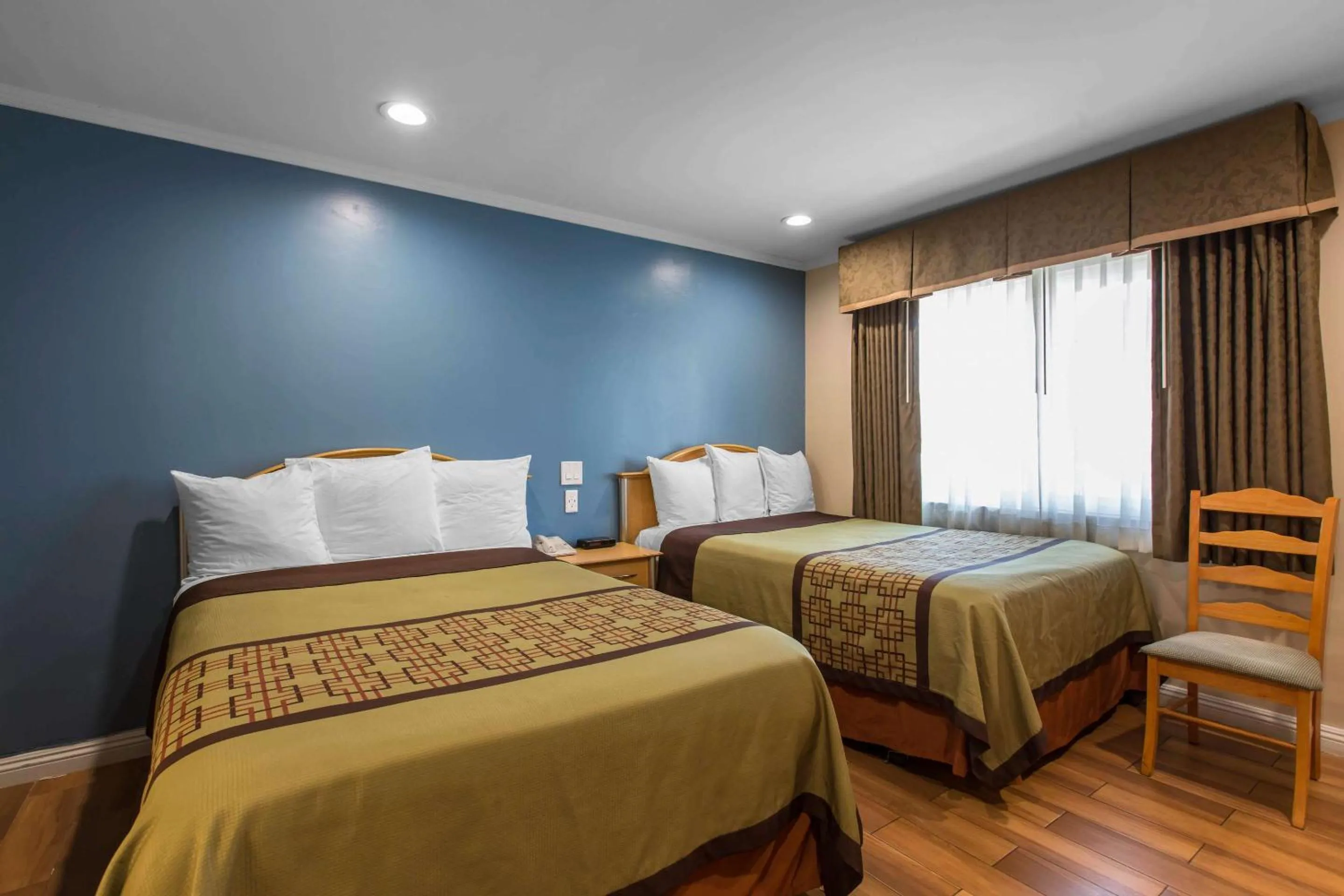 Bedroom, Bed in Rodeway Inn Escondido Downtown