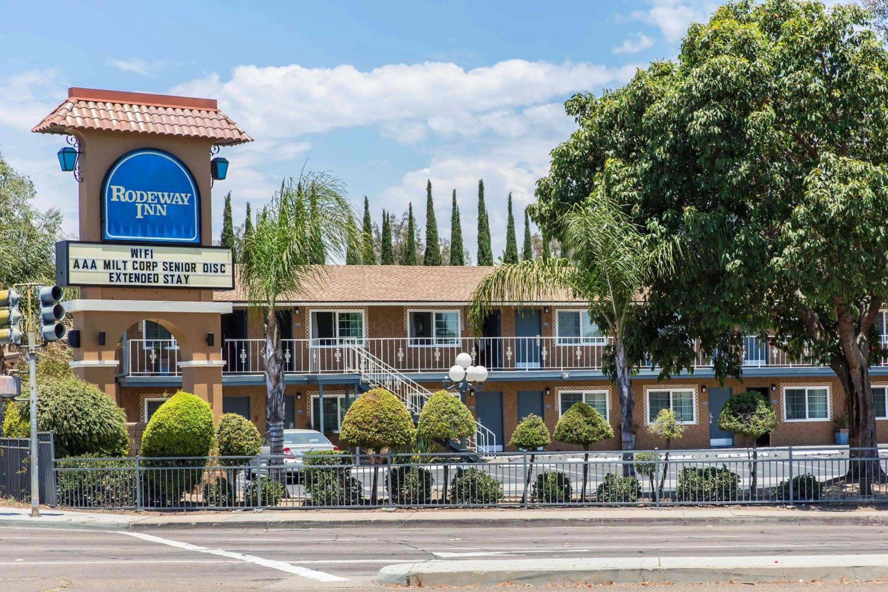 Property building in Rodeway Inn Escondido Downtown