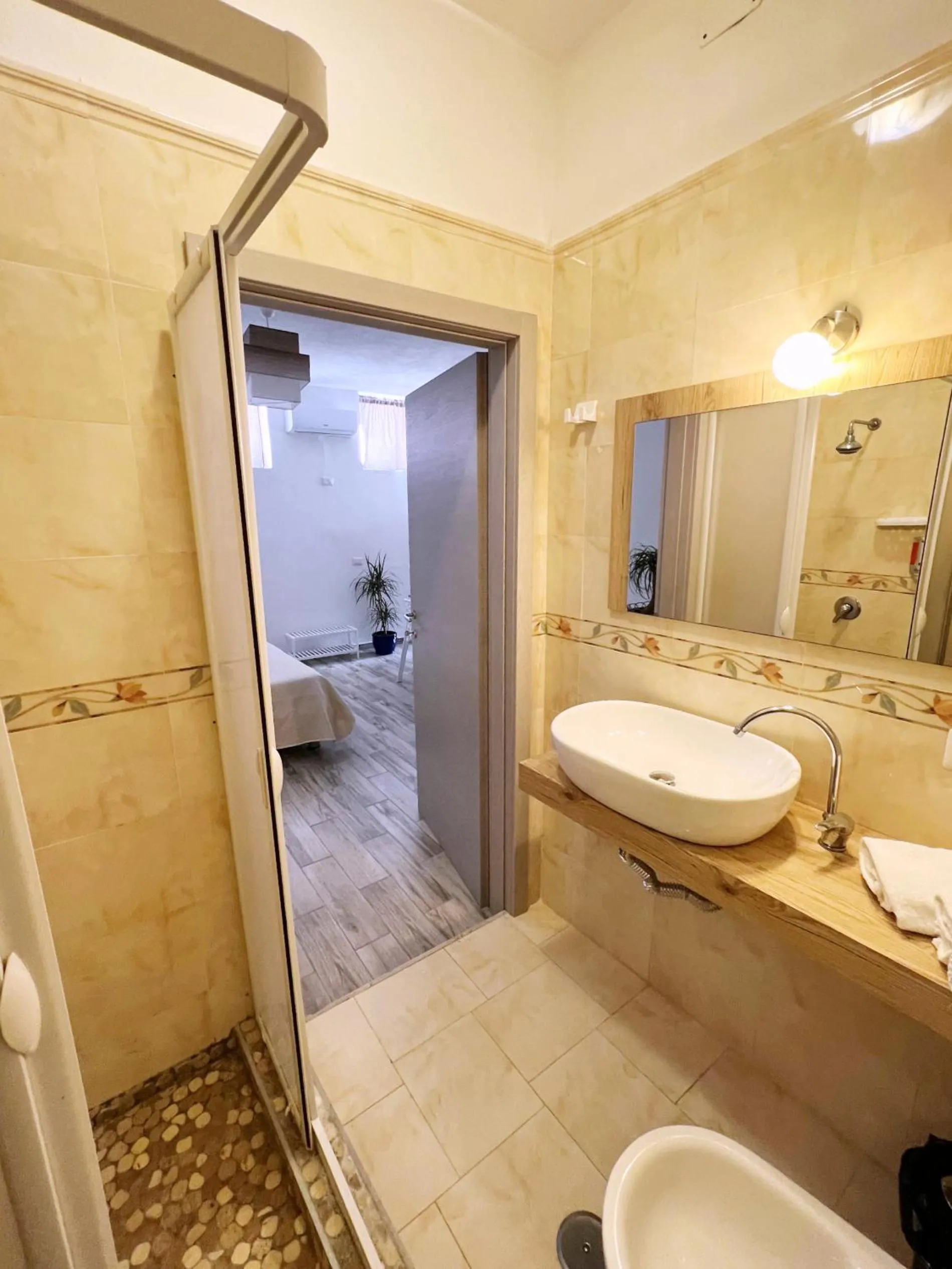 Shower in Camere Dieci Maggio