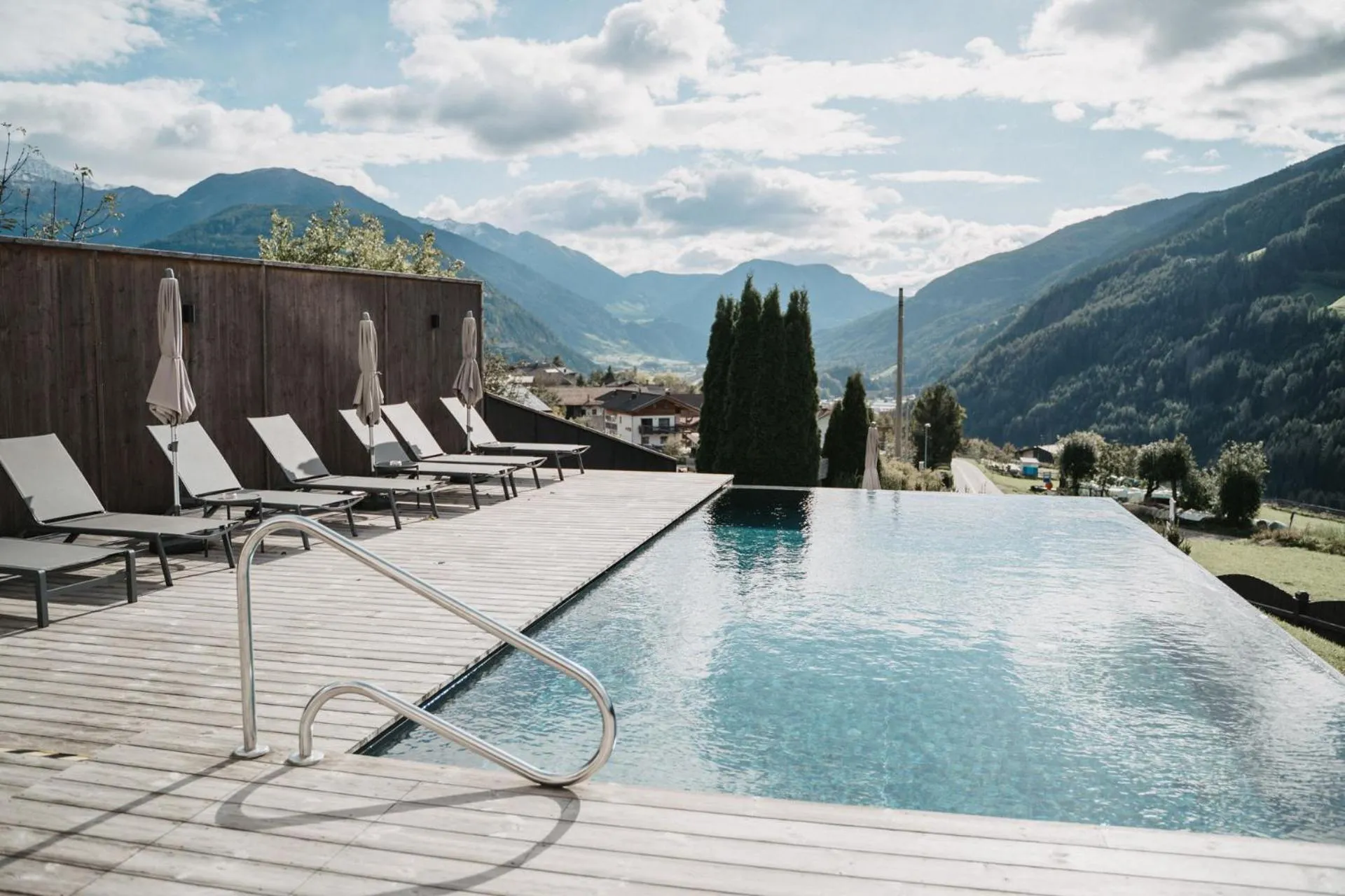 Swimming pool in Hotel Lahnerhof