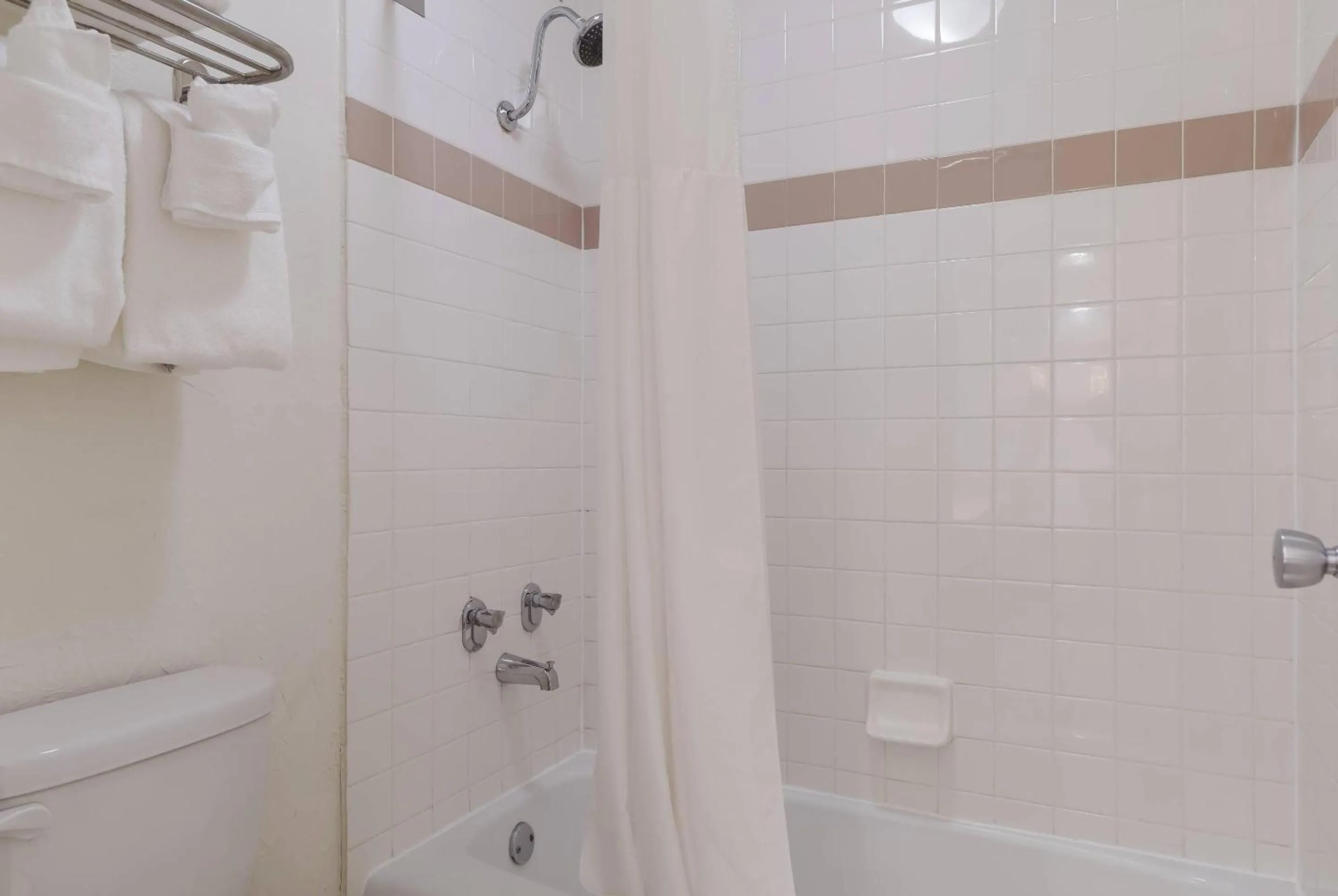 Bedroom in Clarion Hotel Concord-Walnut Creek