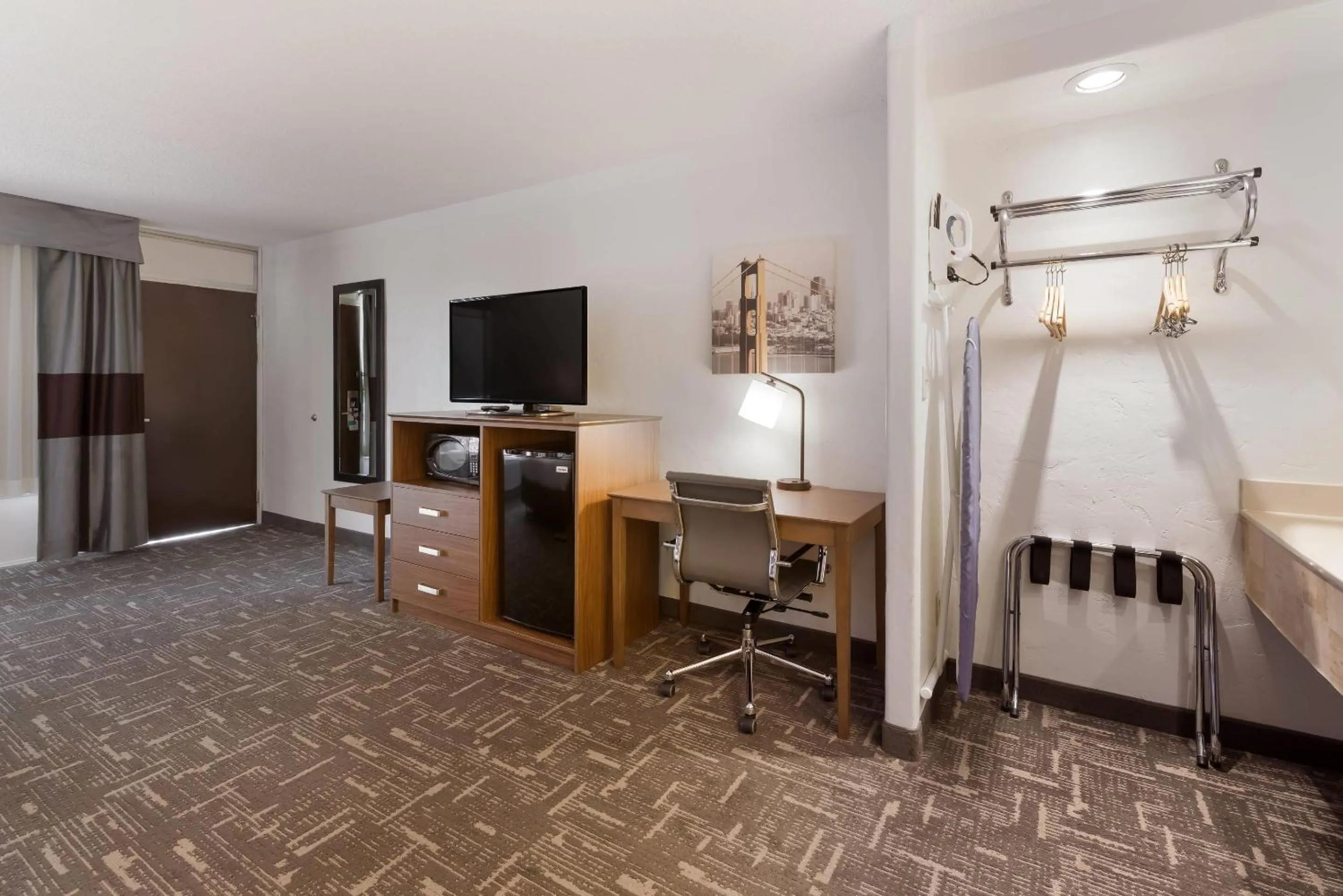 Bedroom, Bed in Clarion Hotel Concord-Walnut Creek