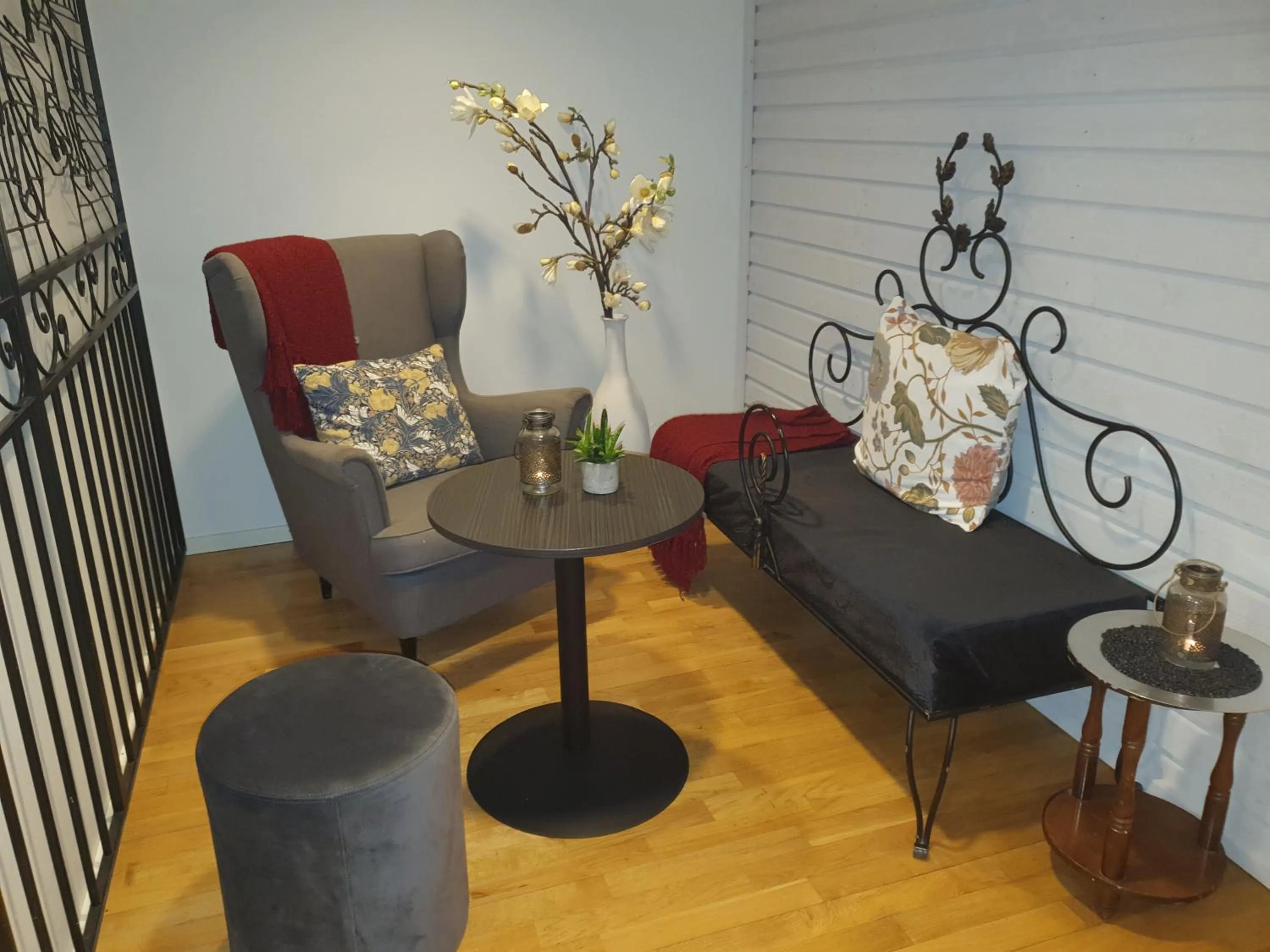 Seating area in Ariston Hotell