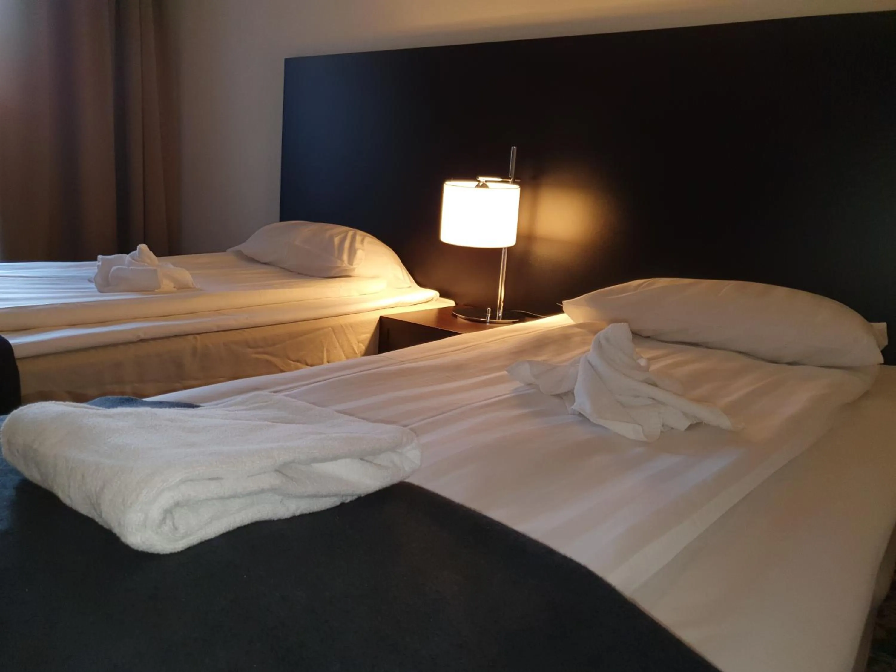 Bed in Ariston Hotell