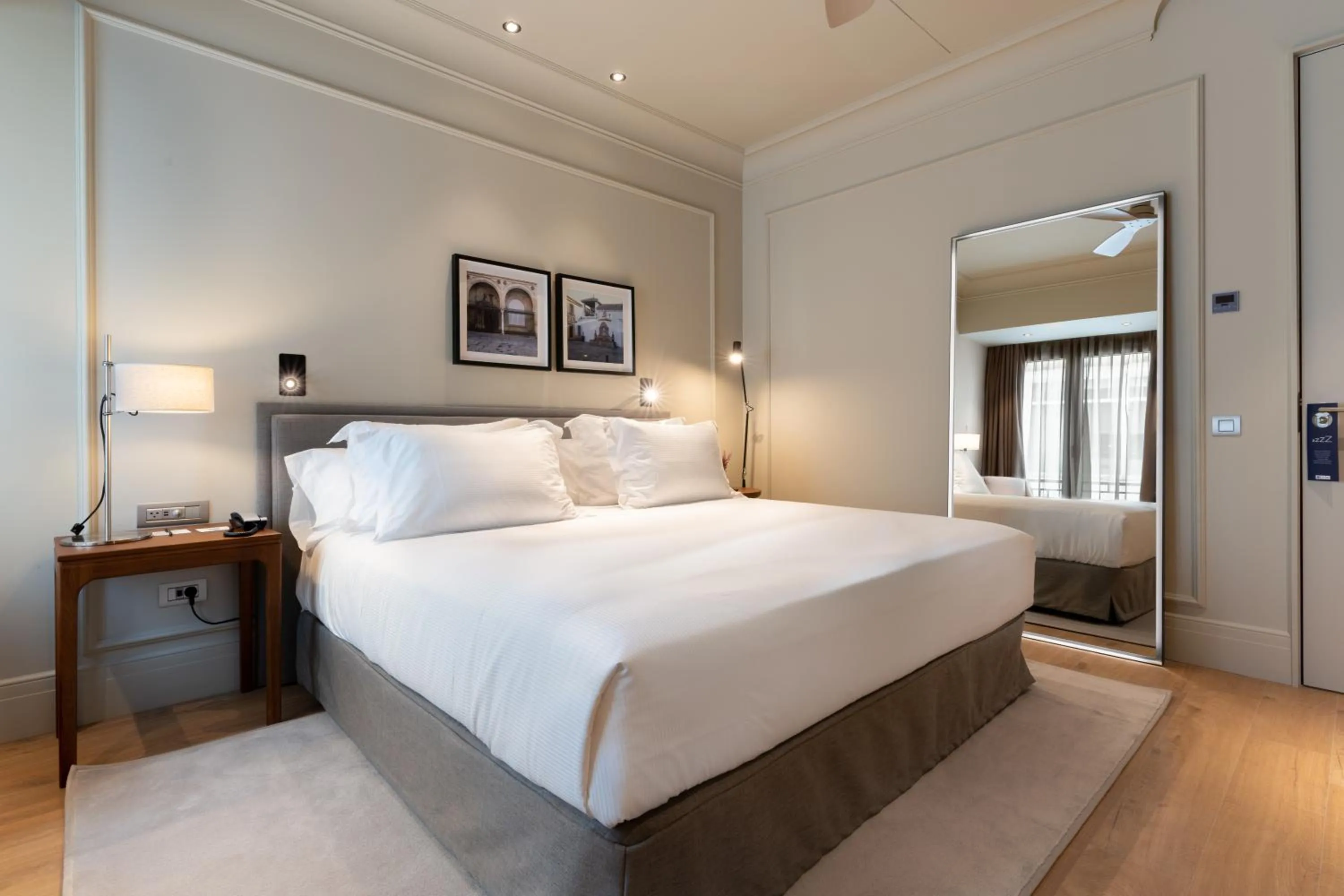 Bed in H10 Palacio Colomera