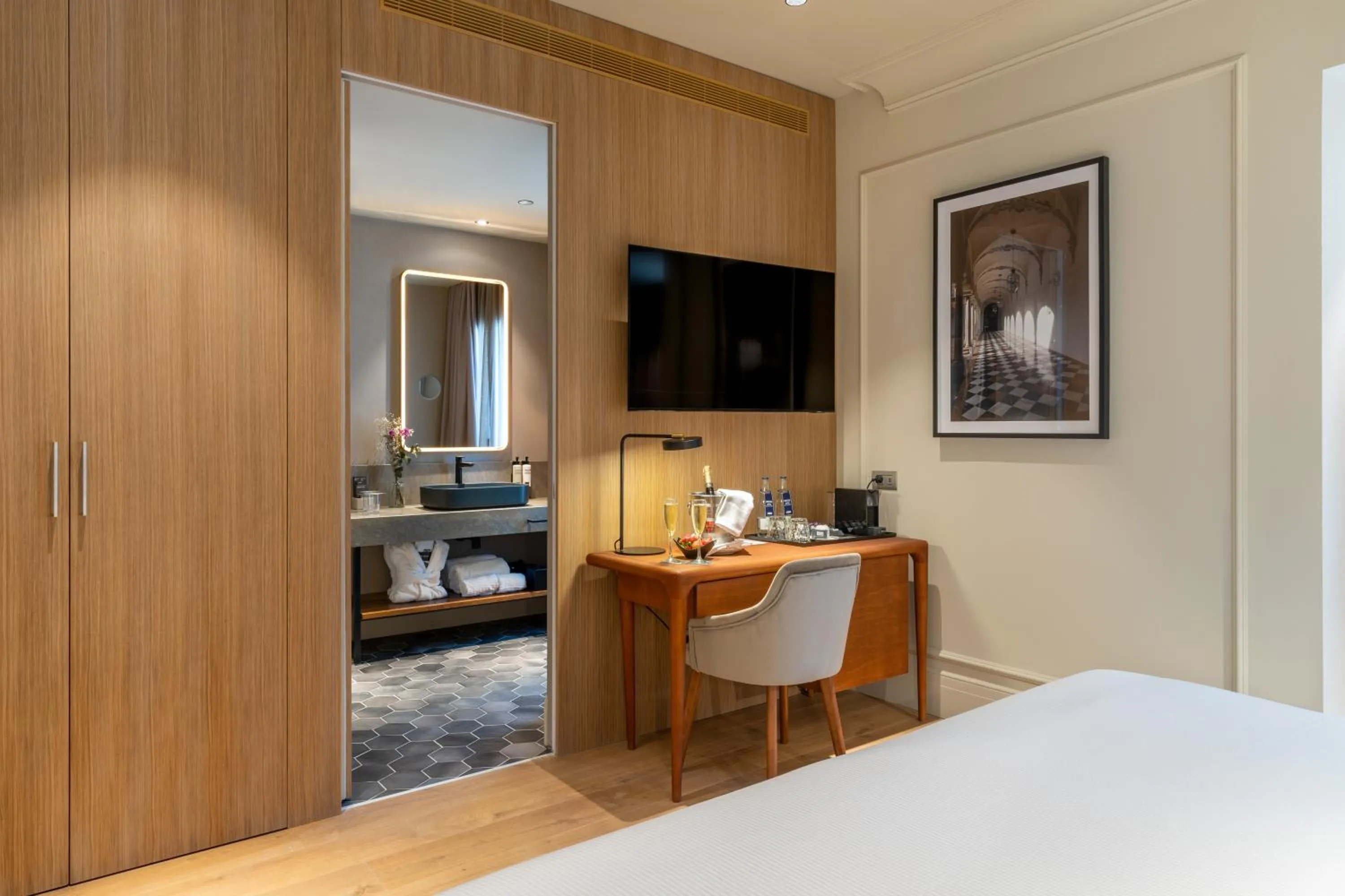 Bed in H10 Palacio Colomera