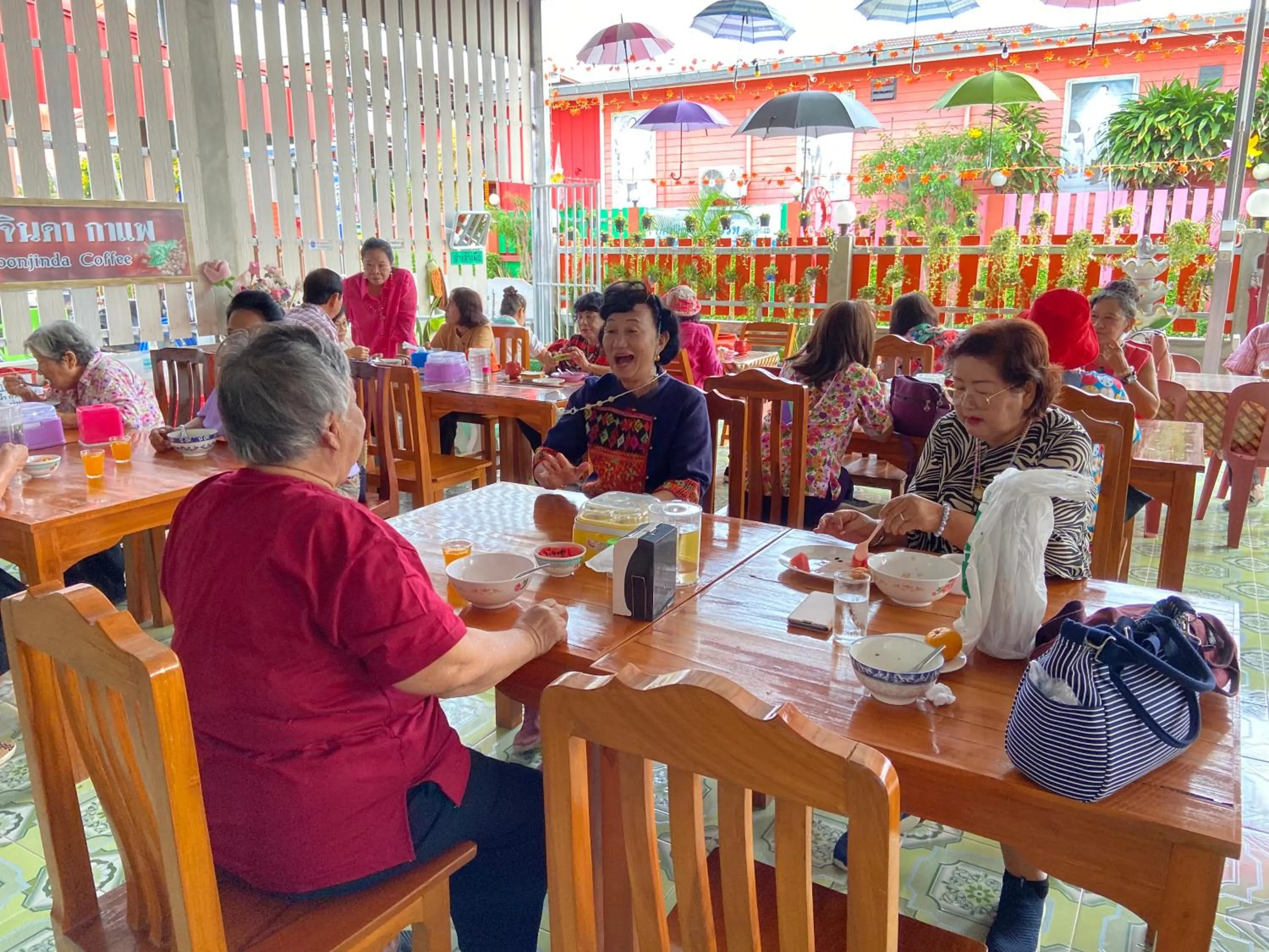 Restaurant/places to eat in บุญจินดา รีสอร์ท