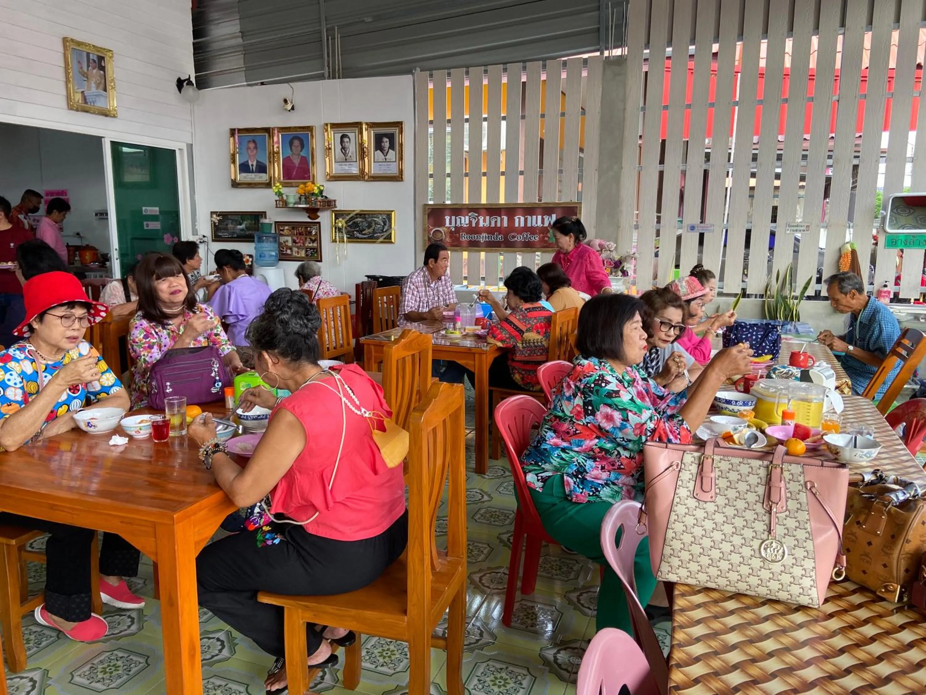 Restaurant/places to eat in บุญจินดา รีสอร์ท