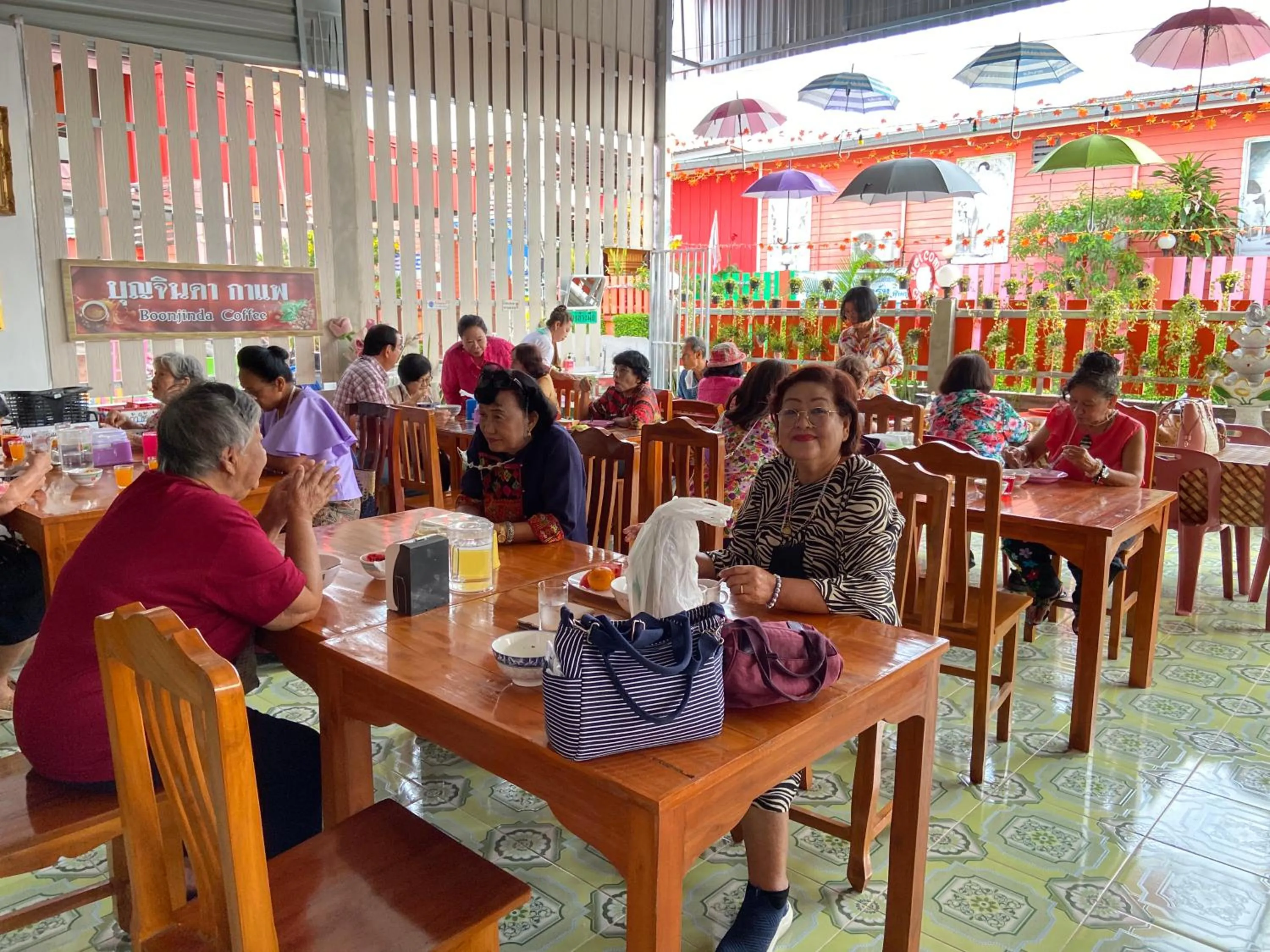 Restaurant/places to eat in บุญจินดา รีสอร์ท