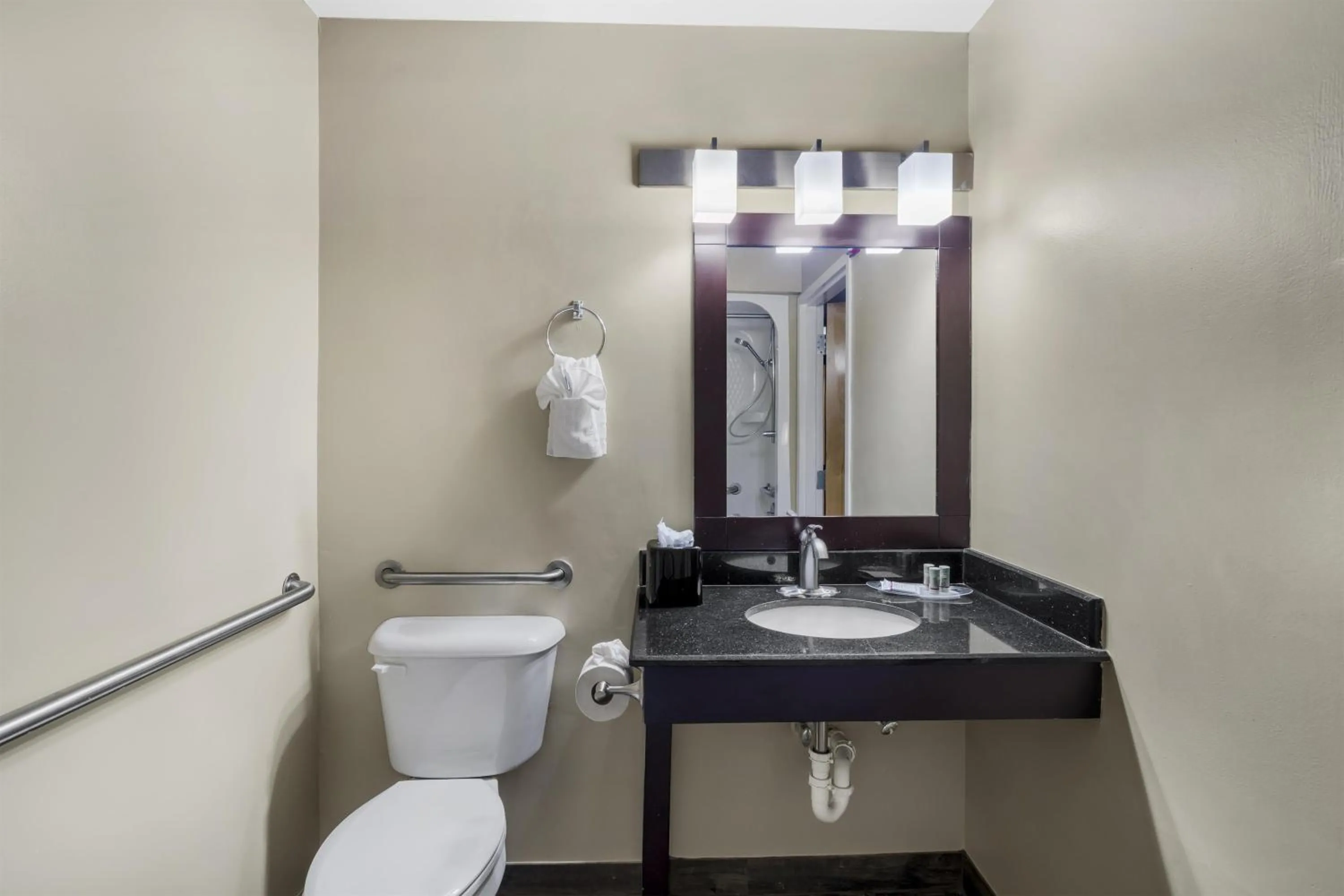 Bathroom in Best Western Kenner