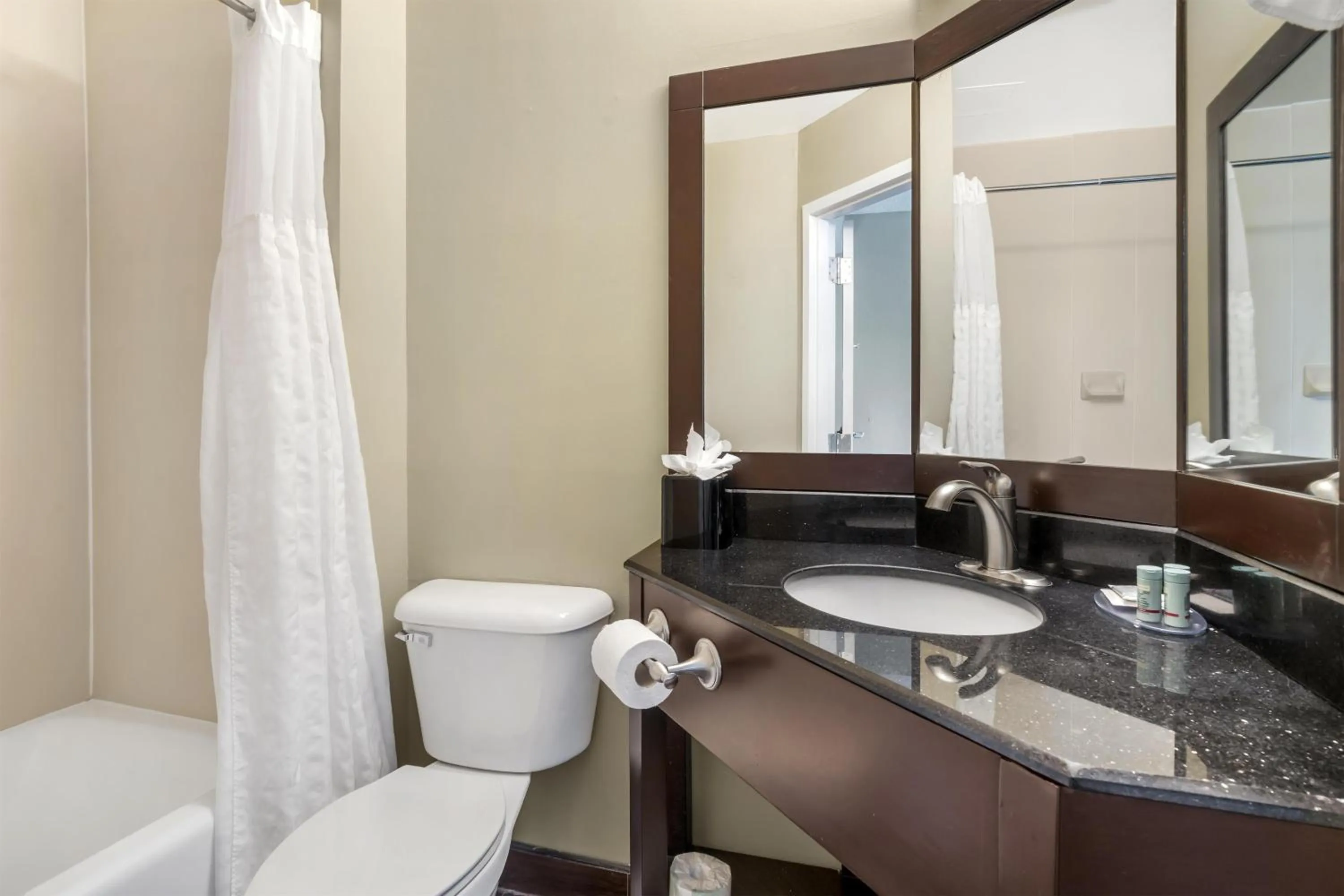 Bathroom in Best Western Kenner