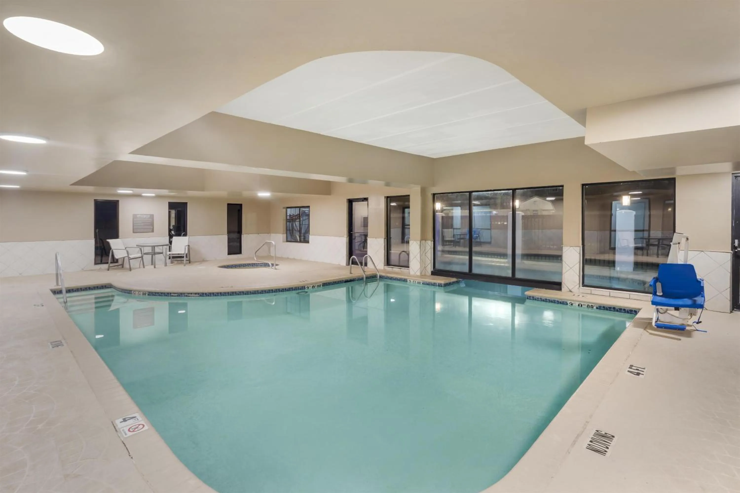 Pool view in Best Western Kenner