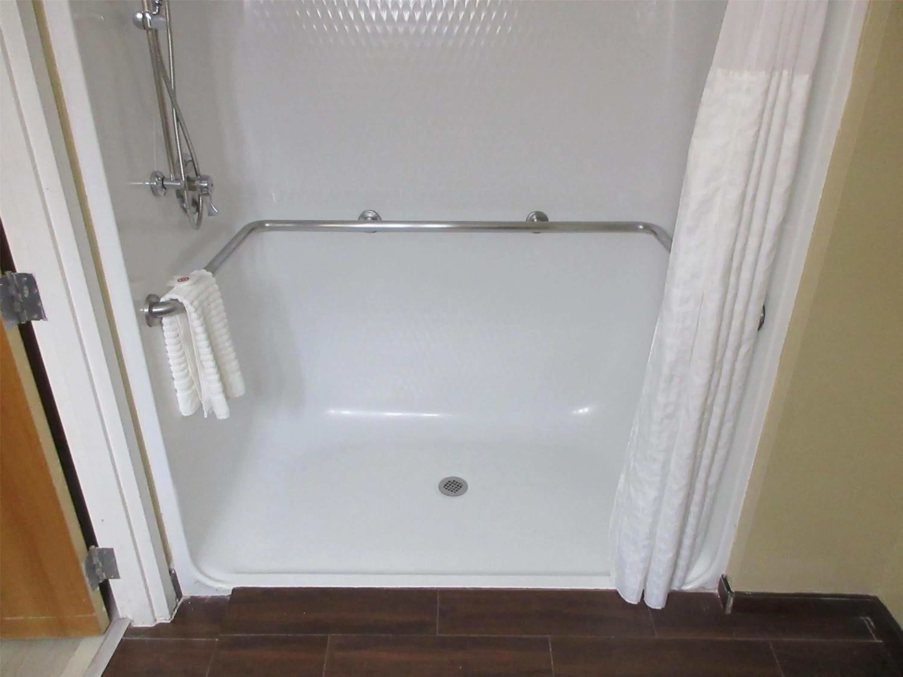 Bathroom in Best Western Kenner