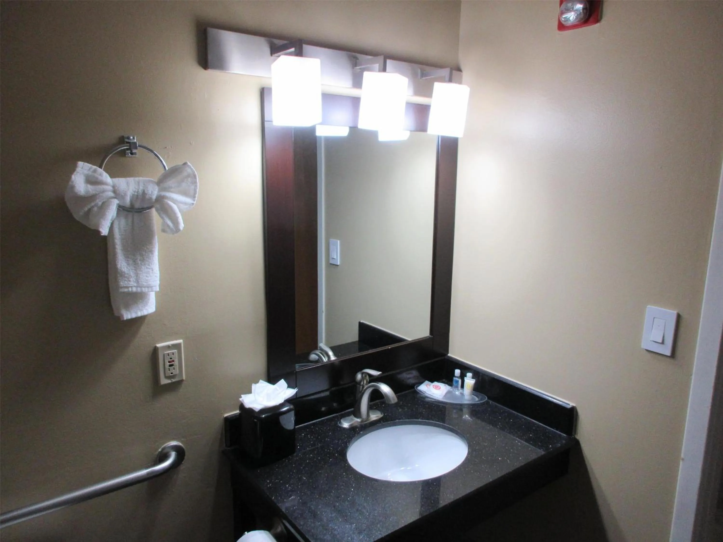 Bathroom in Best Western Kenner