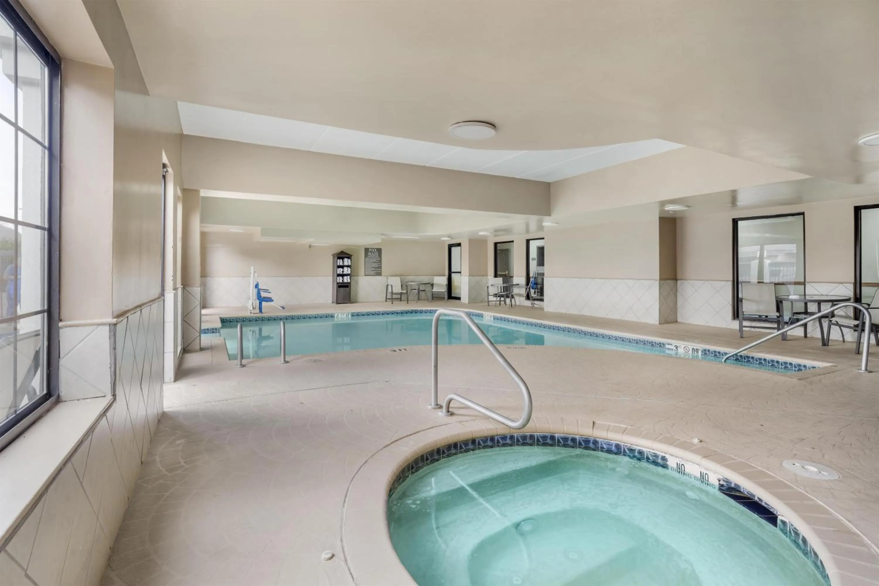 Pool view in Best Western Kenner