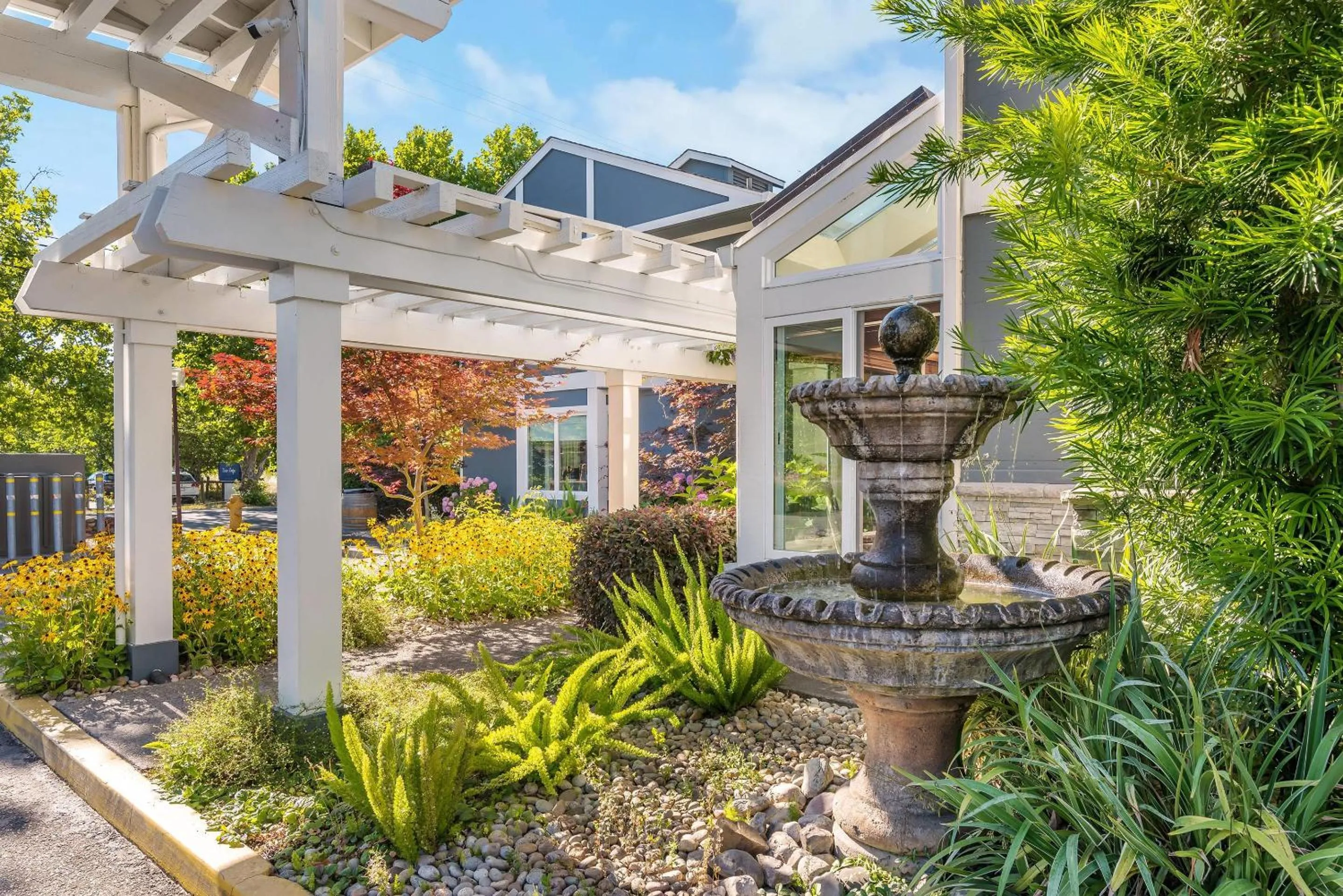 Property building in UpValley Inn & Hot Springs, an Ascend Collection Hotel