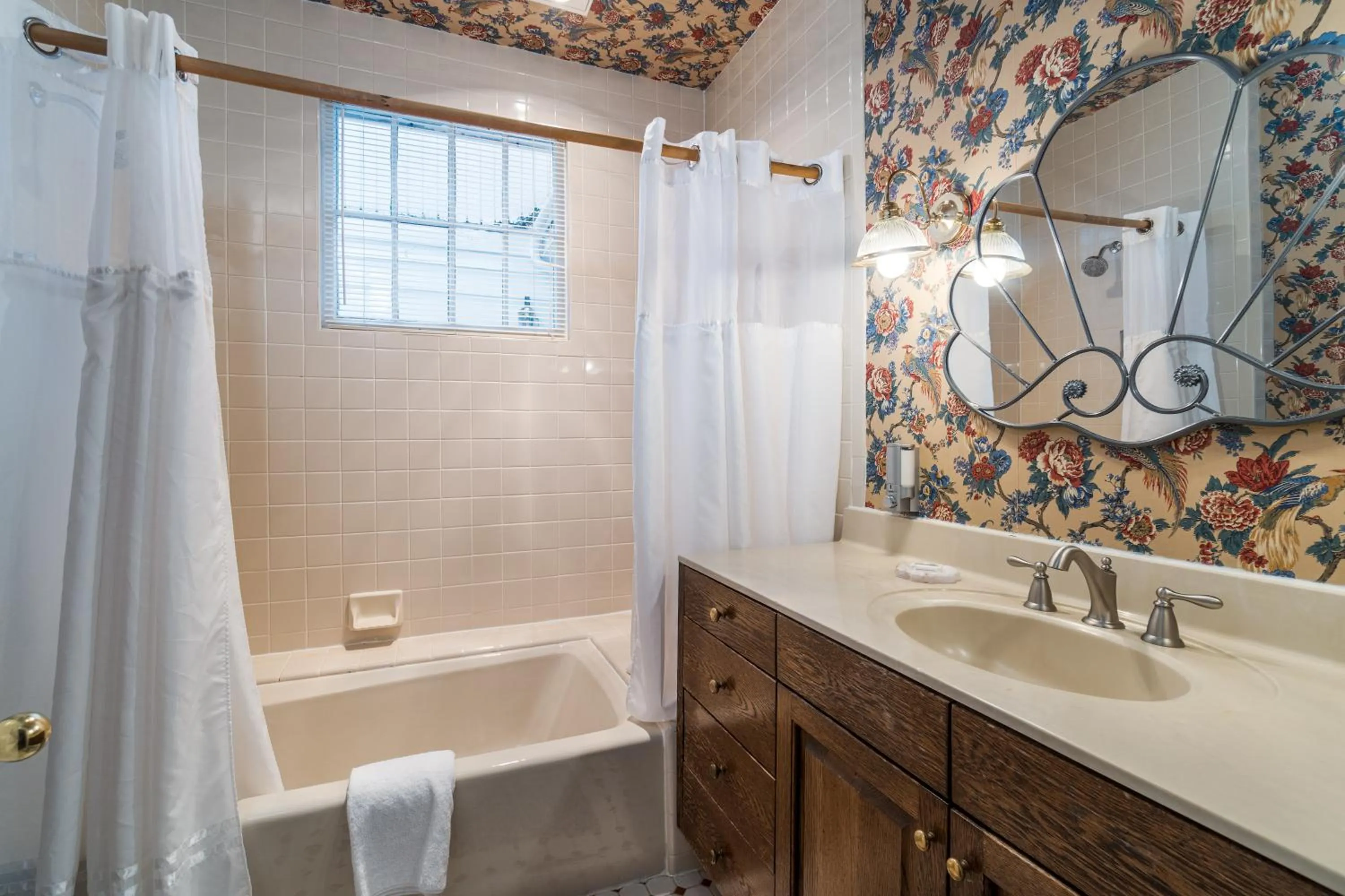 Bathroom in Highland Lake Inn & Resort - Flat Rock