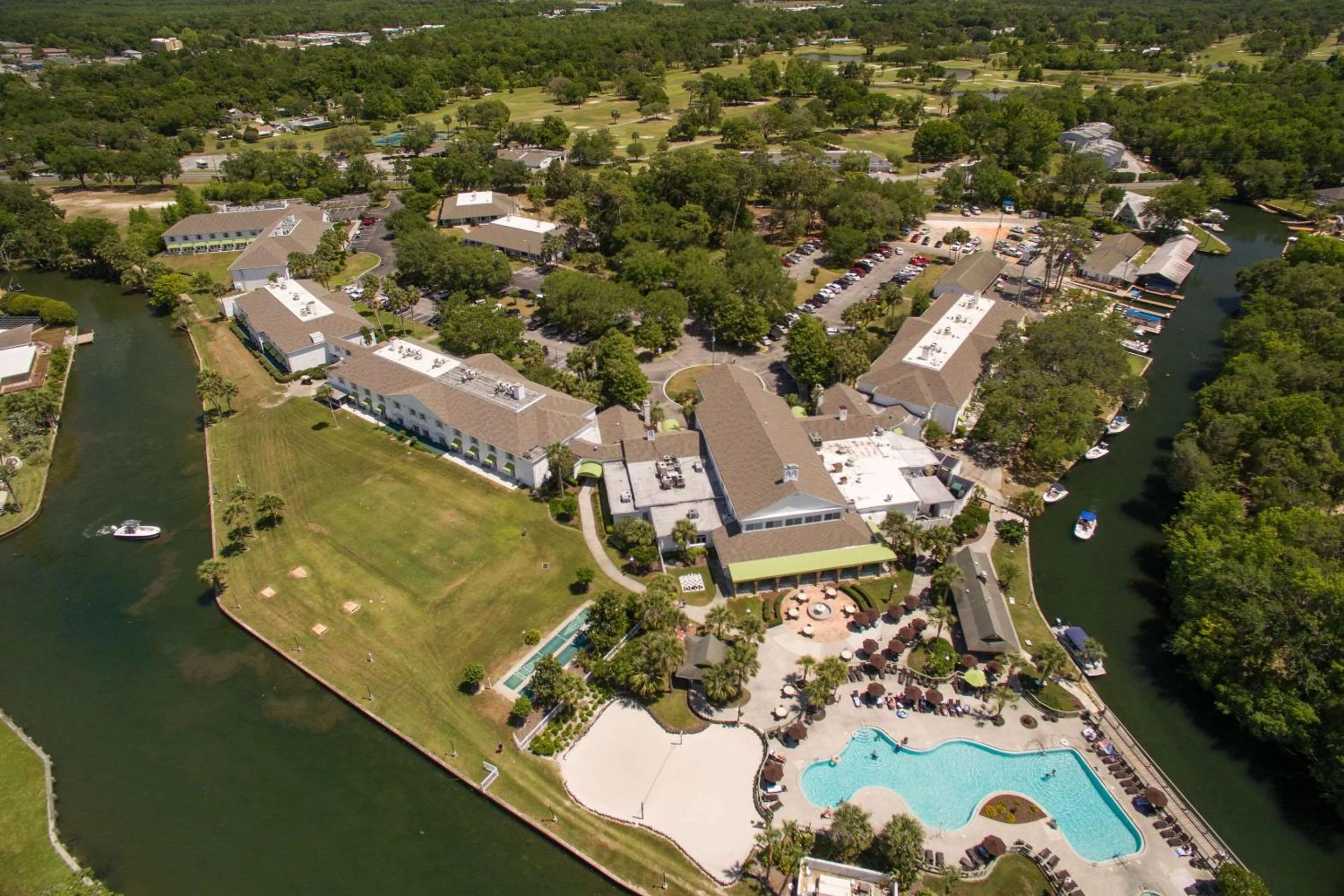 Property building in Plantation Resort on Crystal River, Ascend Hotel Collection