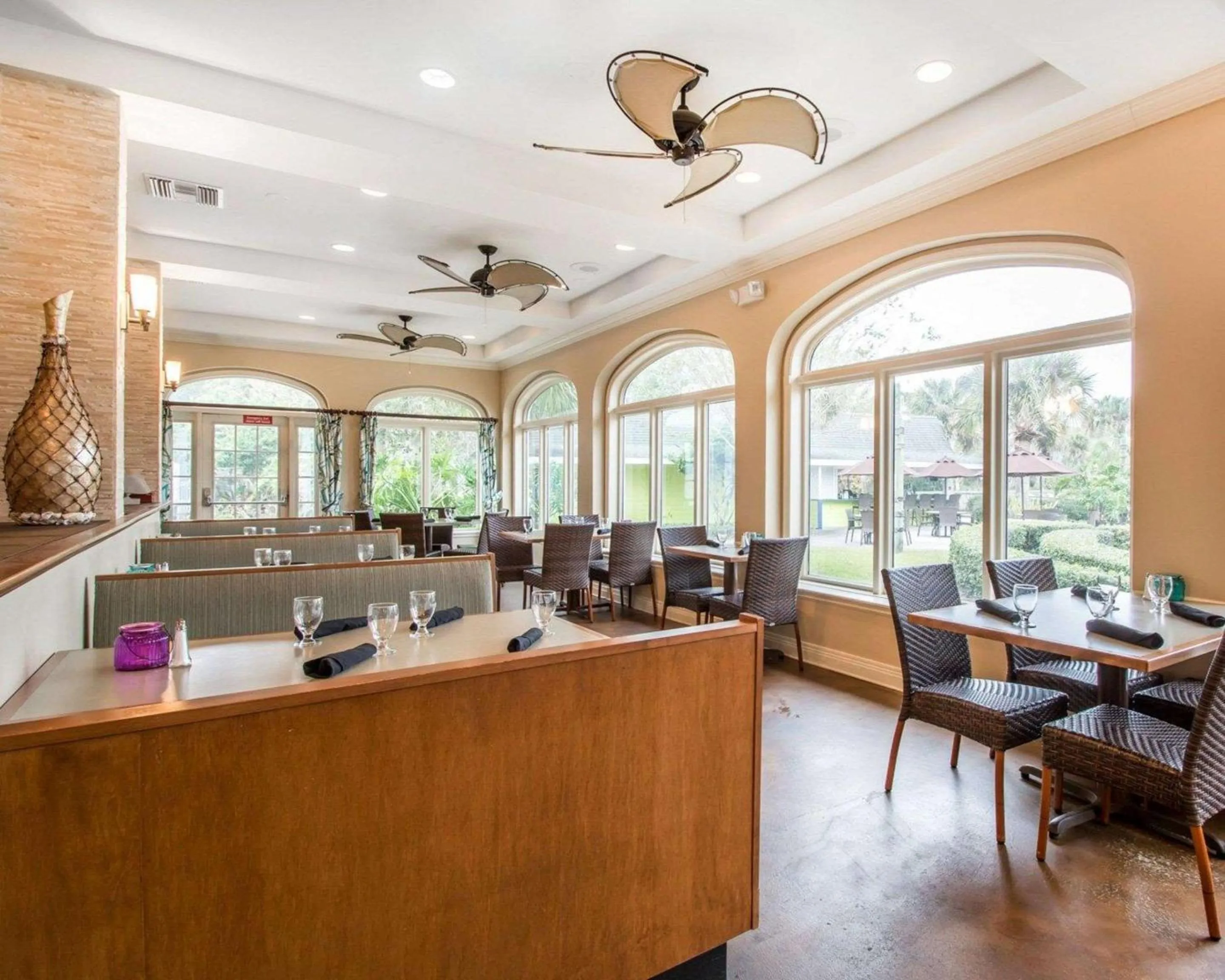 Breakfast in Plantation Resort on Crystal River, Ascend Hotel Collection