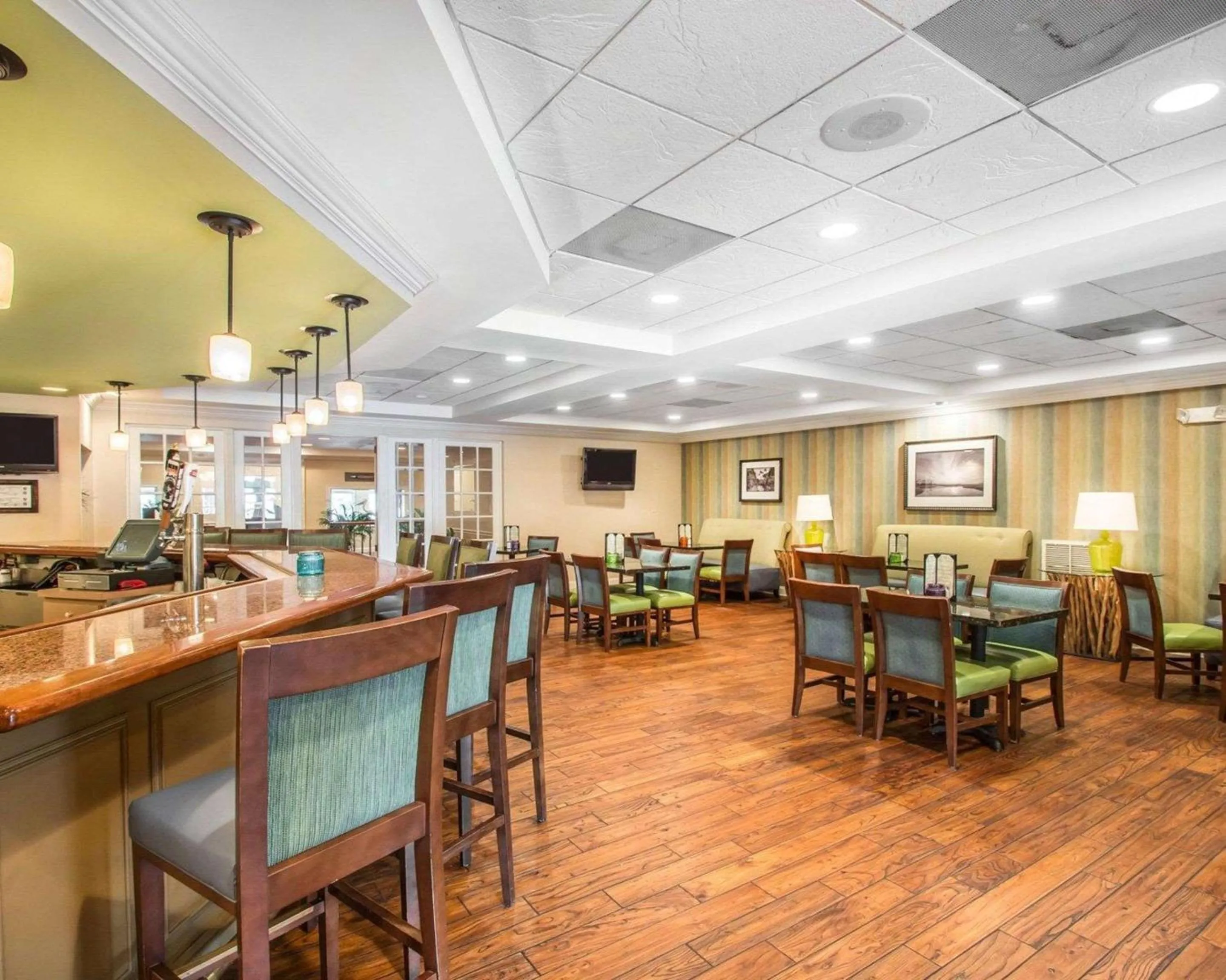 Breakfast in Plantation Resort on Crystal River, Ascend Hotel Collection