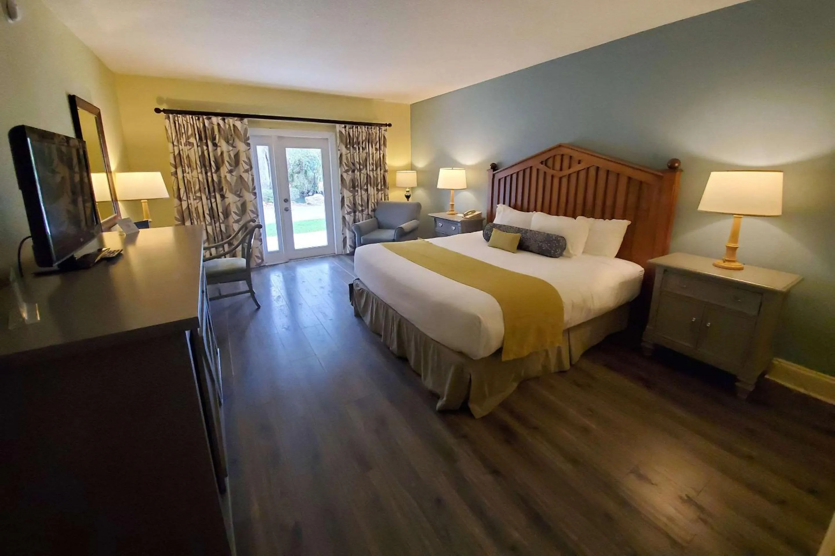 Bedroom in Plantation Resort on Crystal River, Ascend Hotel Collection