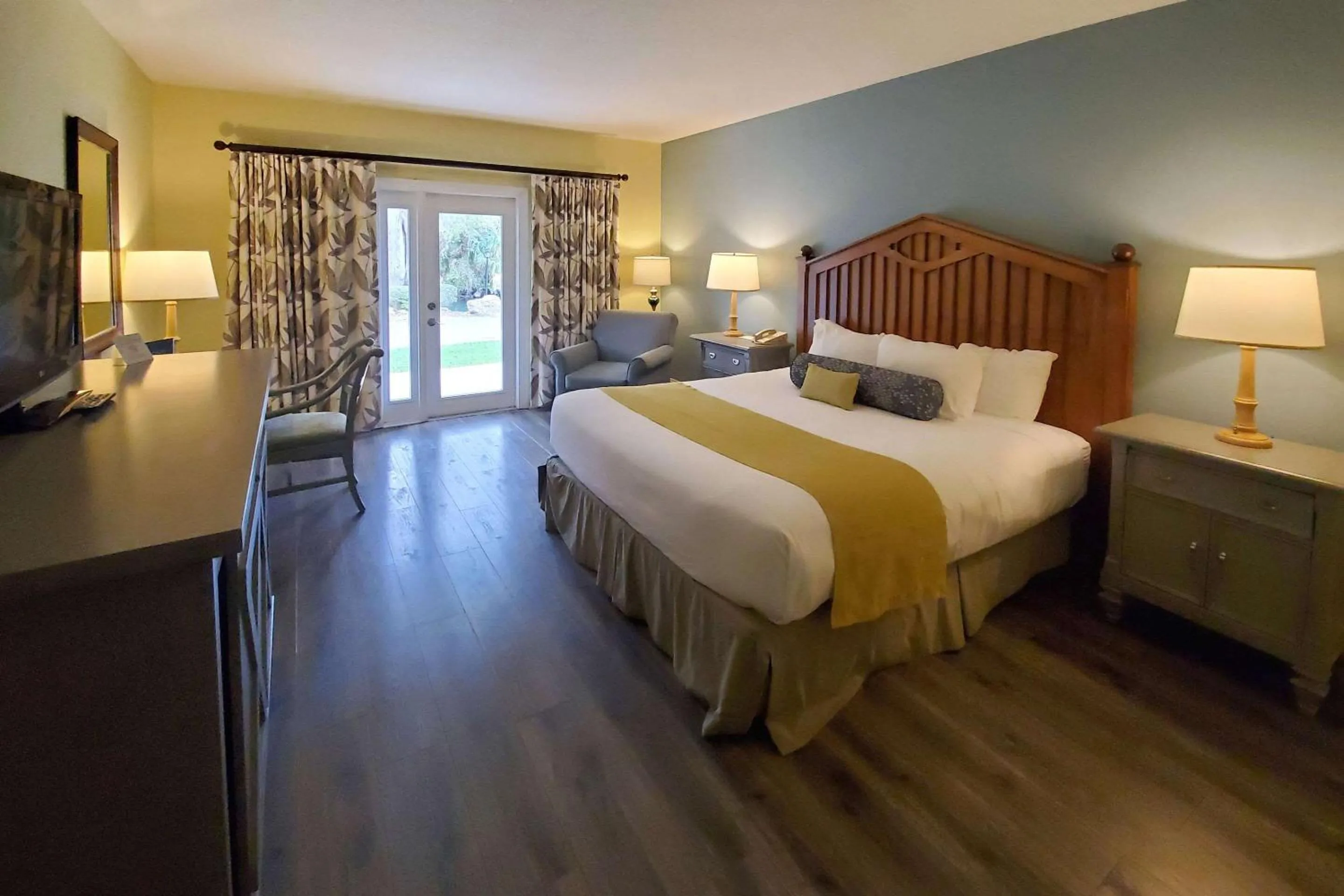 Bedroom in Plantation Resort on Crystal River, Ascend Hotel Collection