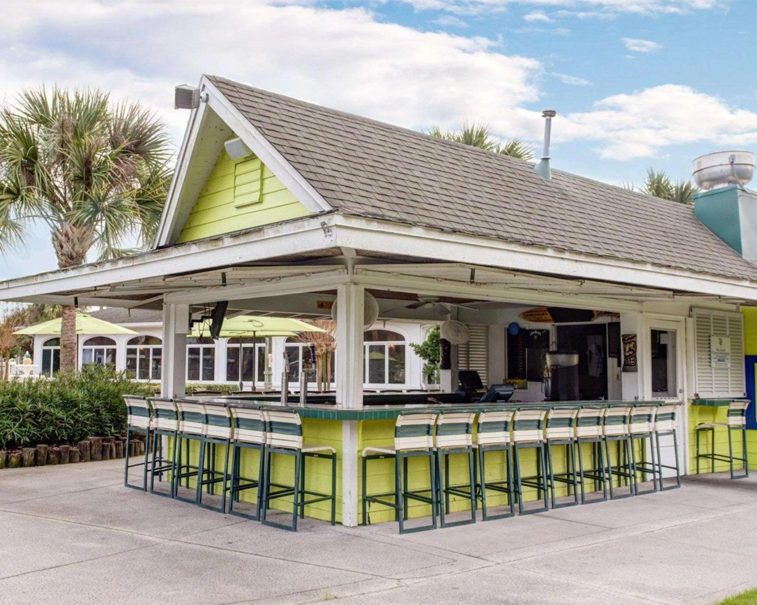 Swimming pool in Plantation Resort on Crystal River, Ascend Hotel Collection