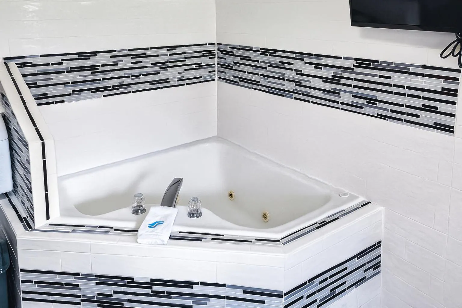 Hot Tub in Catalina Airport Motel