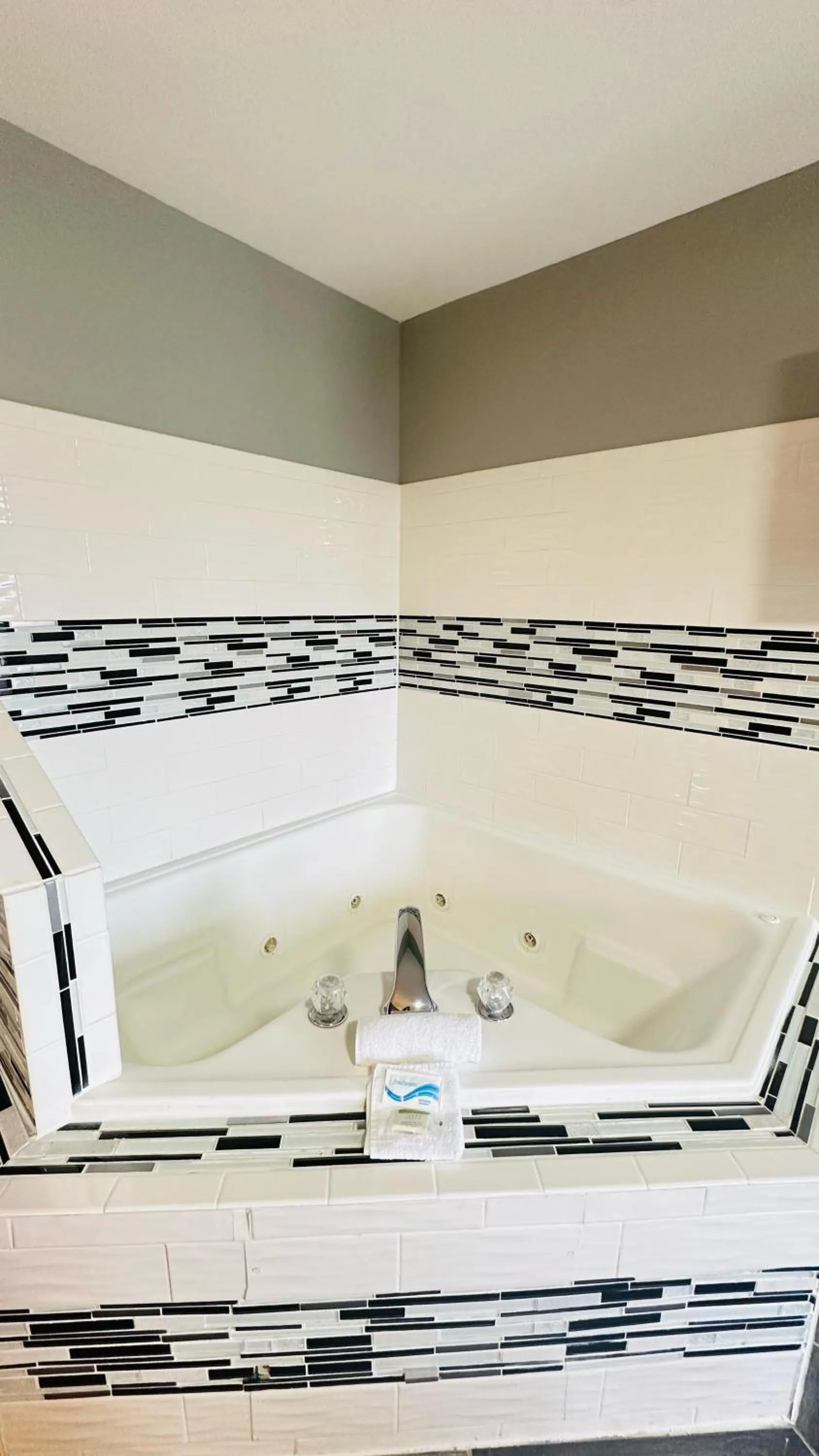 Hot Tub in Catalina Airport Motel