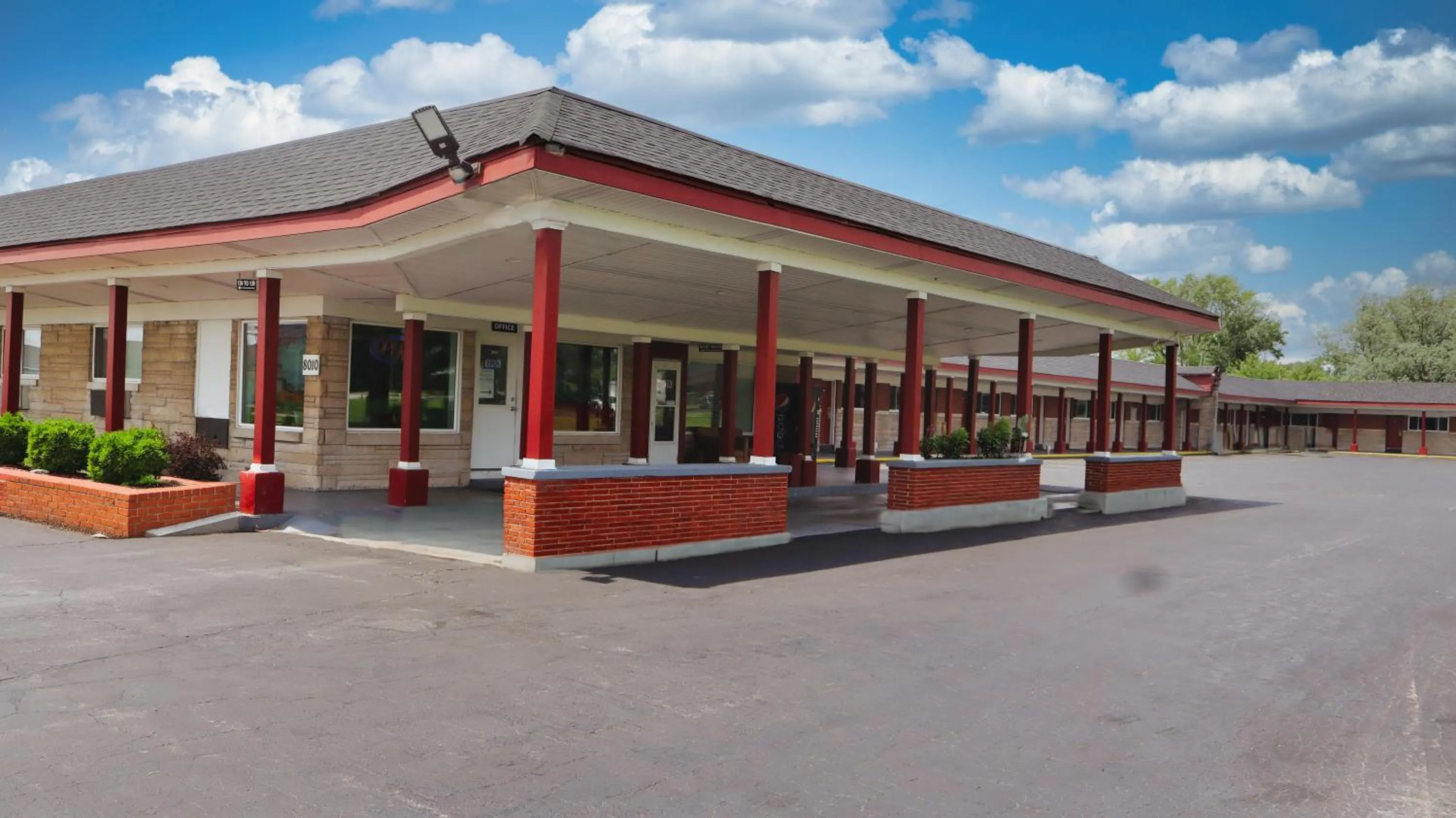 Catalina Airport Motel