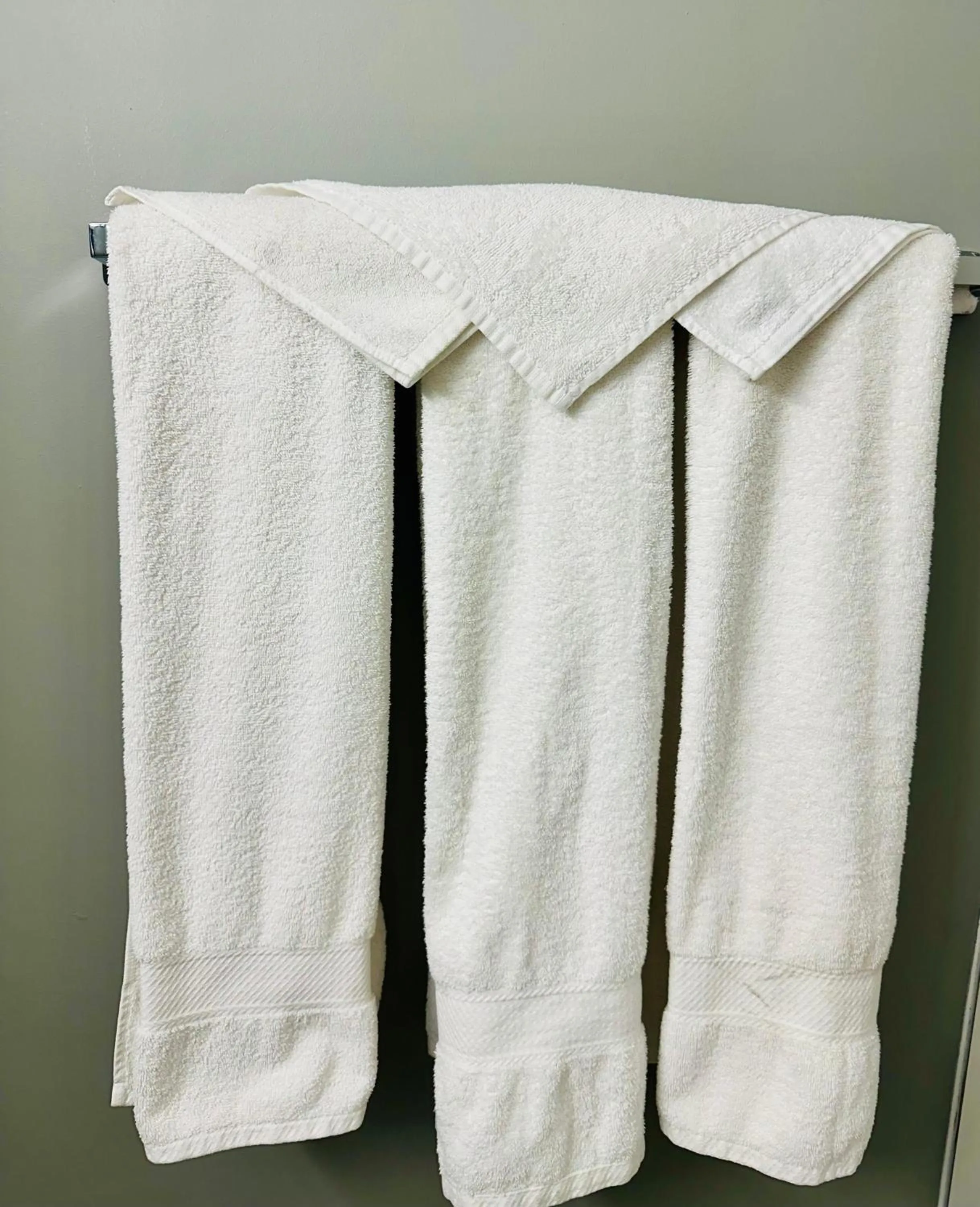 towels in Catalina Airport Motel