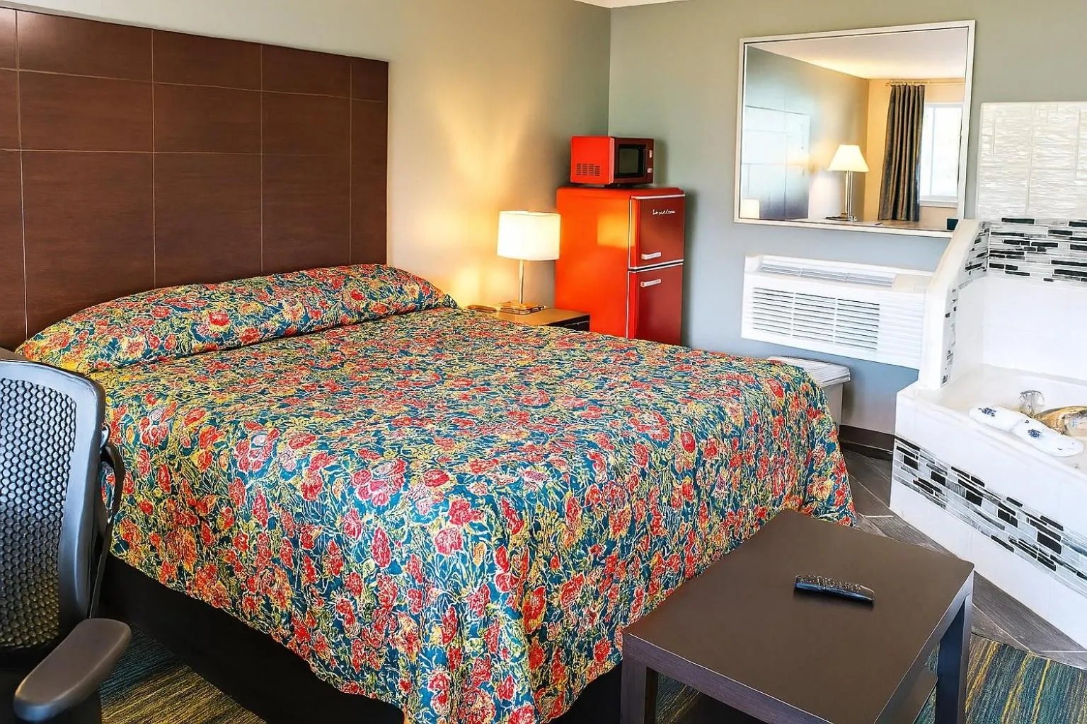 Bedroom, Bed in Catalina Airport Motel