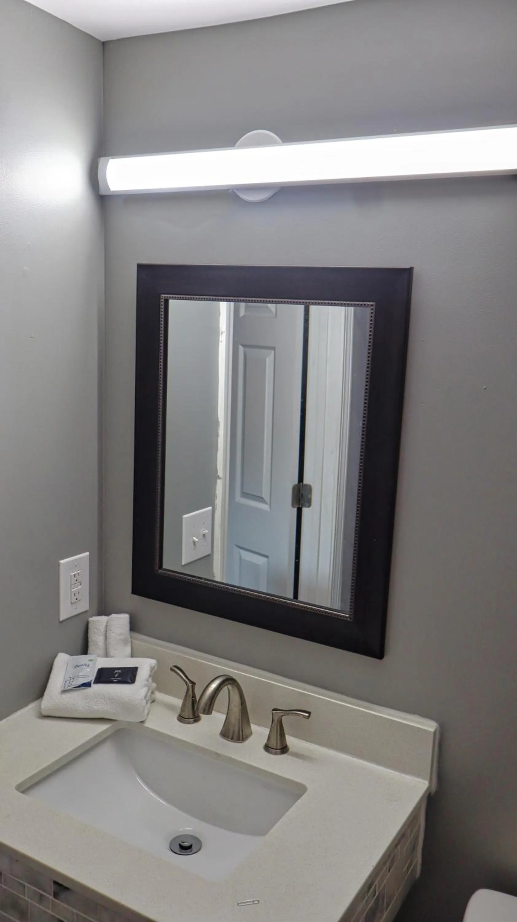 Bathroom in Catalina Airport Motel