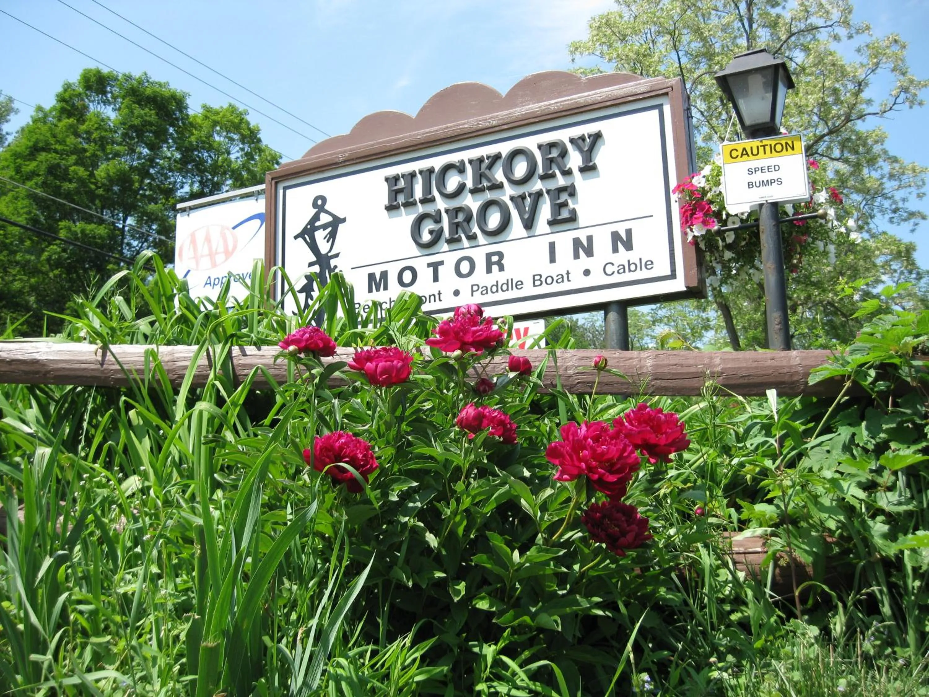 Facade/entrance in Hickory Grove Motor Inn - Cooperstown