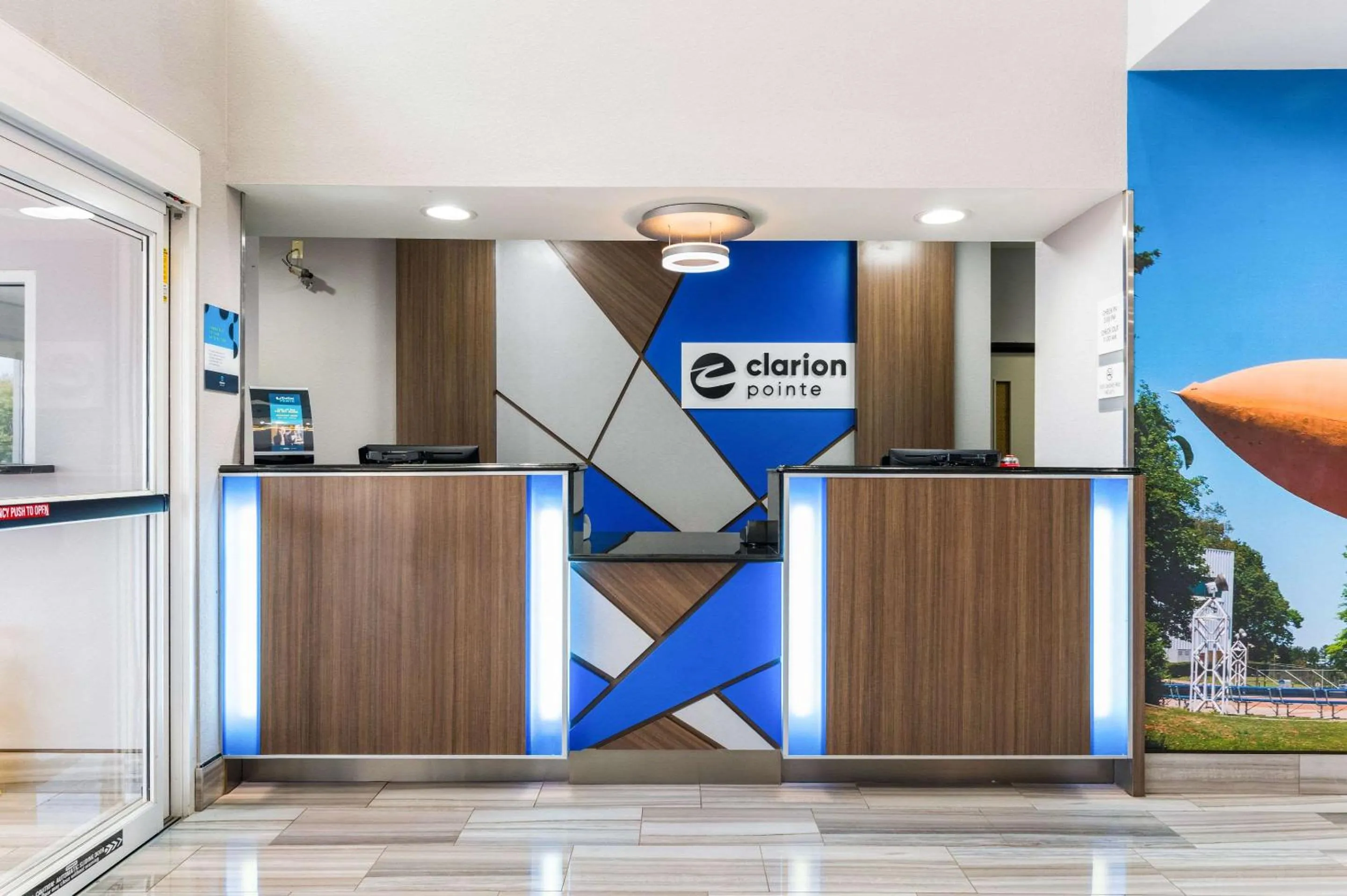 Lobby or reception in Clarion Pointe Madison-Huntsville