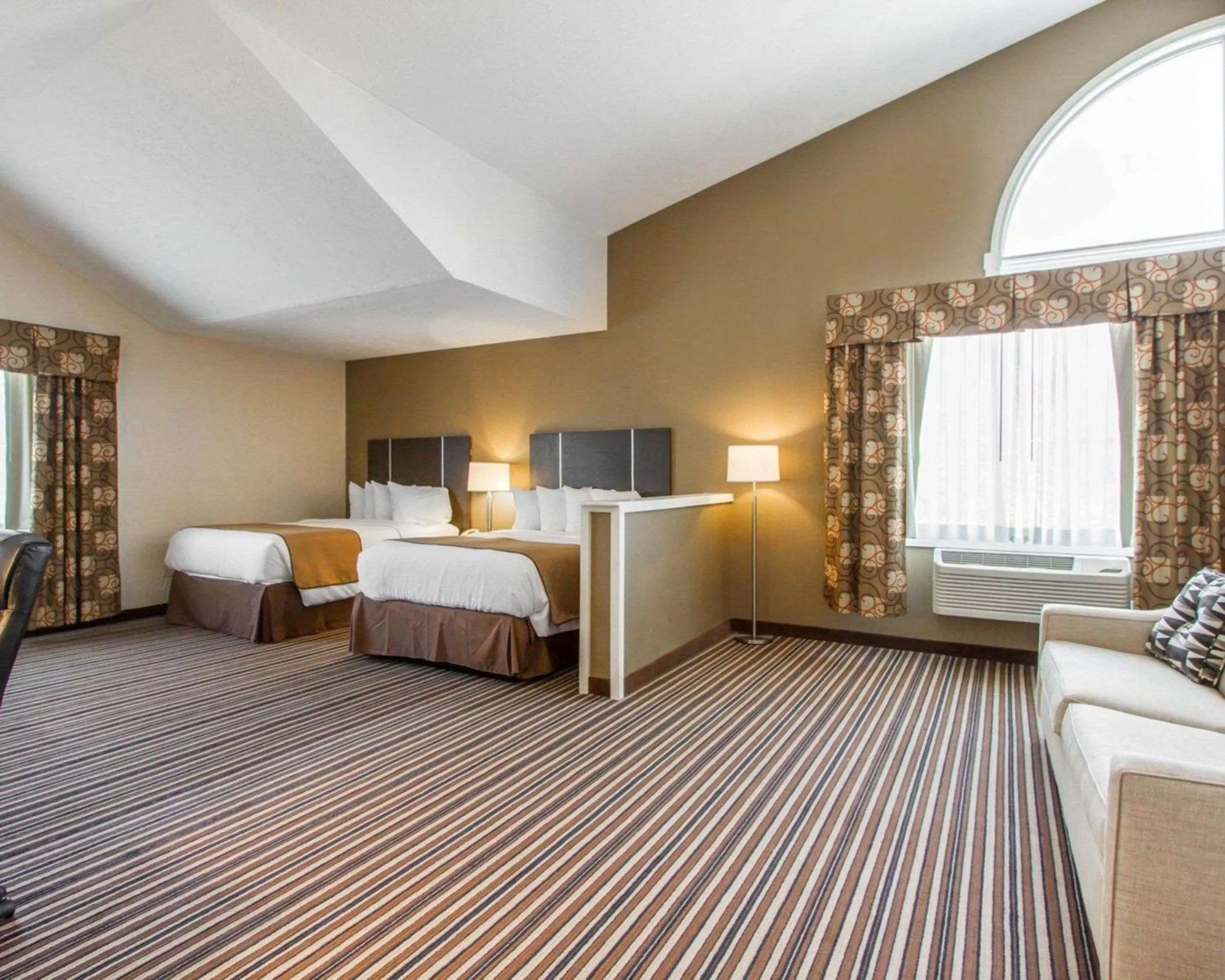 Bedroom, Bed in Quality Inn & Suites South Portland