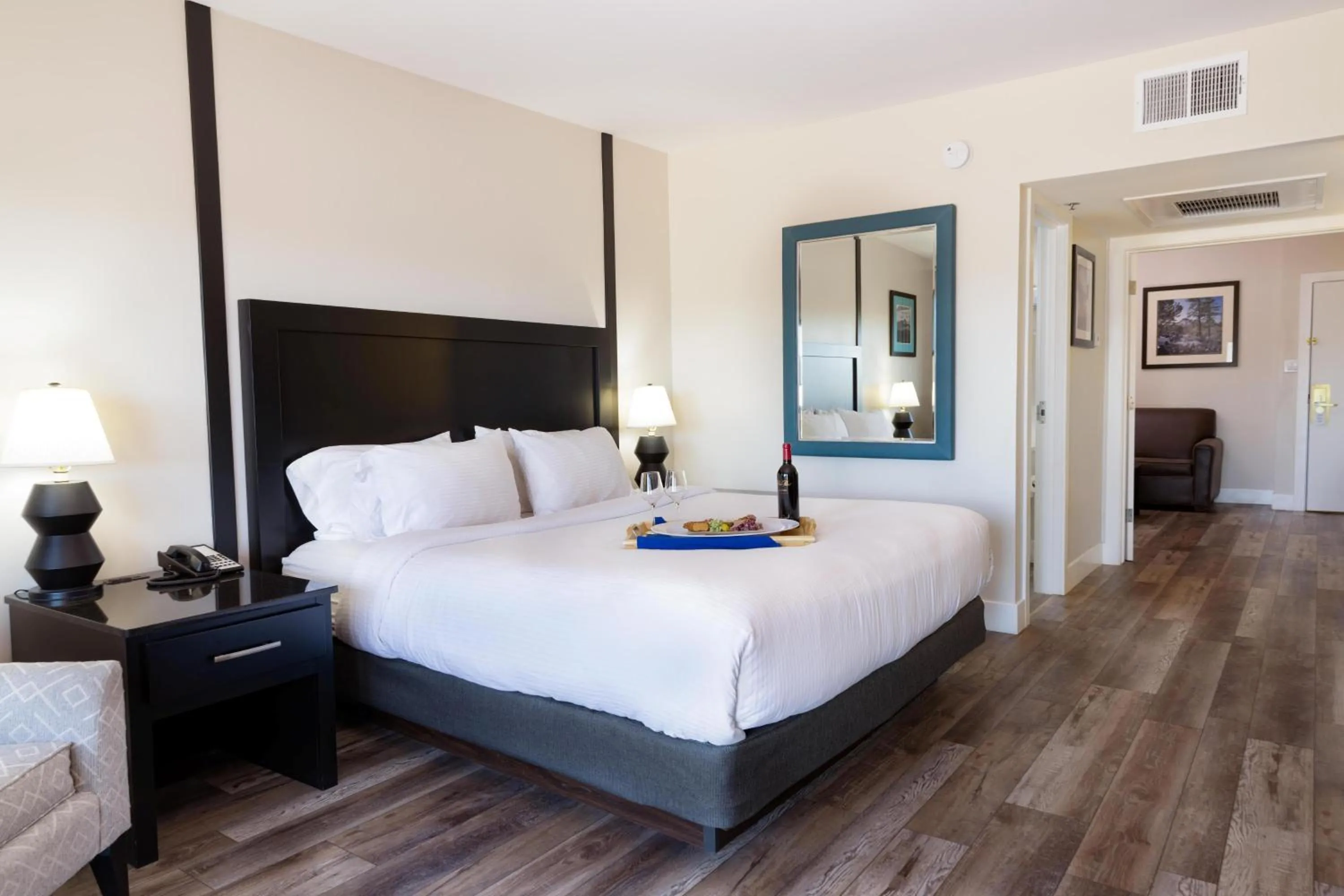 Photo of the whole room, Bed in Prescott Resort & Conference Center