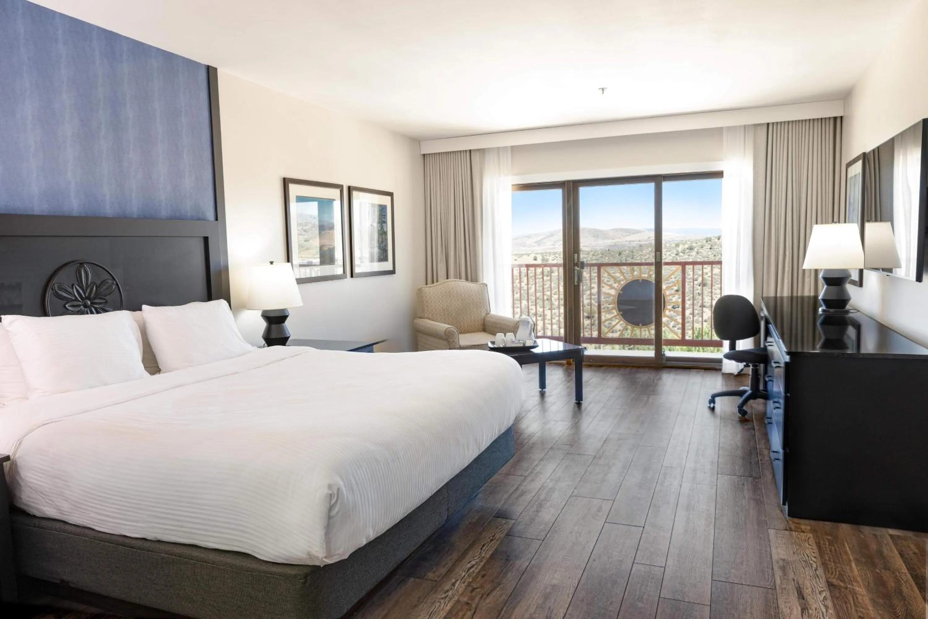 Bedroom, Bed in Prescott Resort & Conference Center