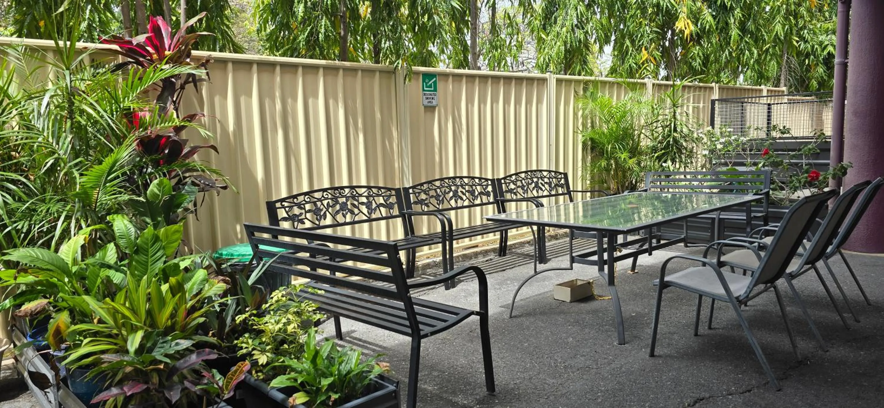 Seating area in Archer Park Motel