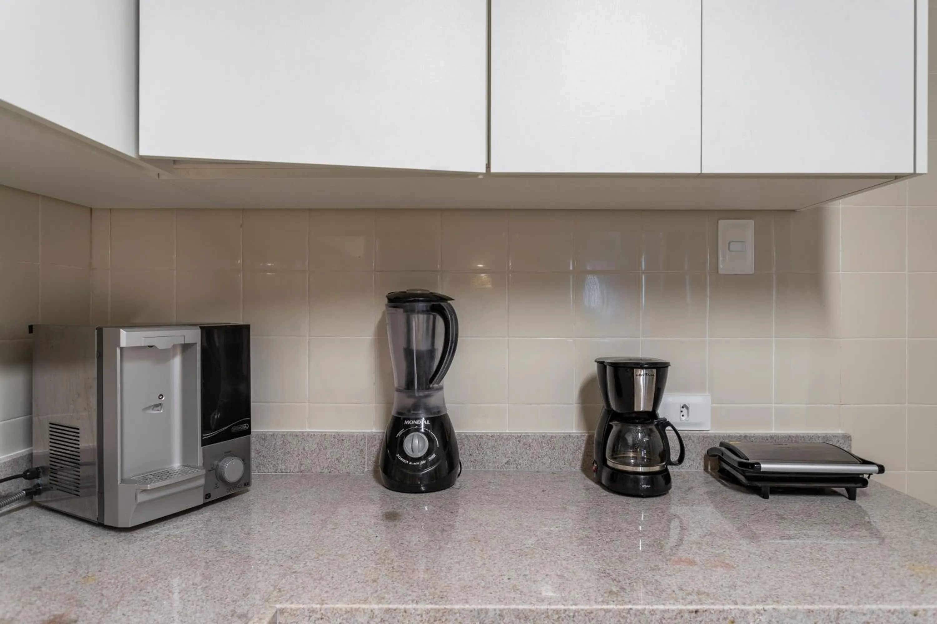 Coffee/tea facilities in Unhotel - Charmoso Apartamento Temporada com 3 quartos em Copacabana