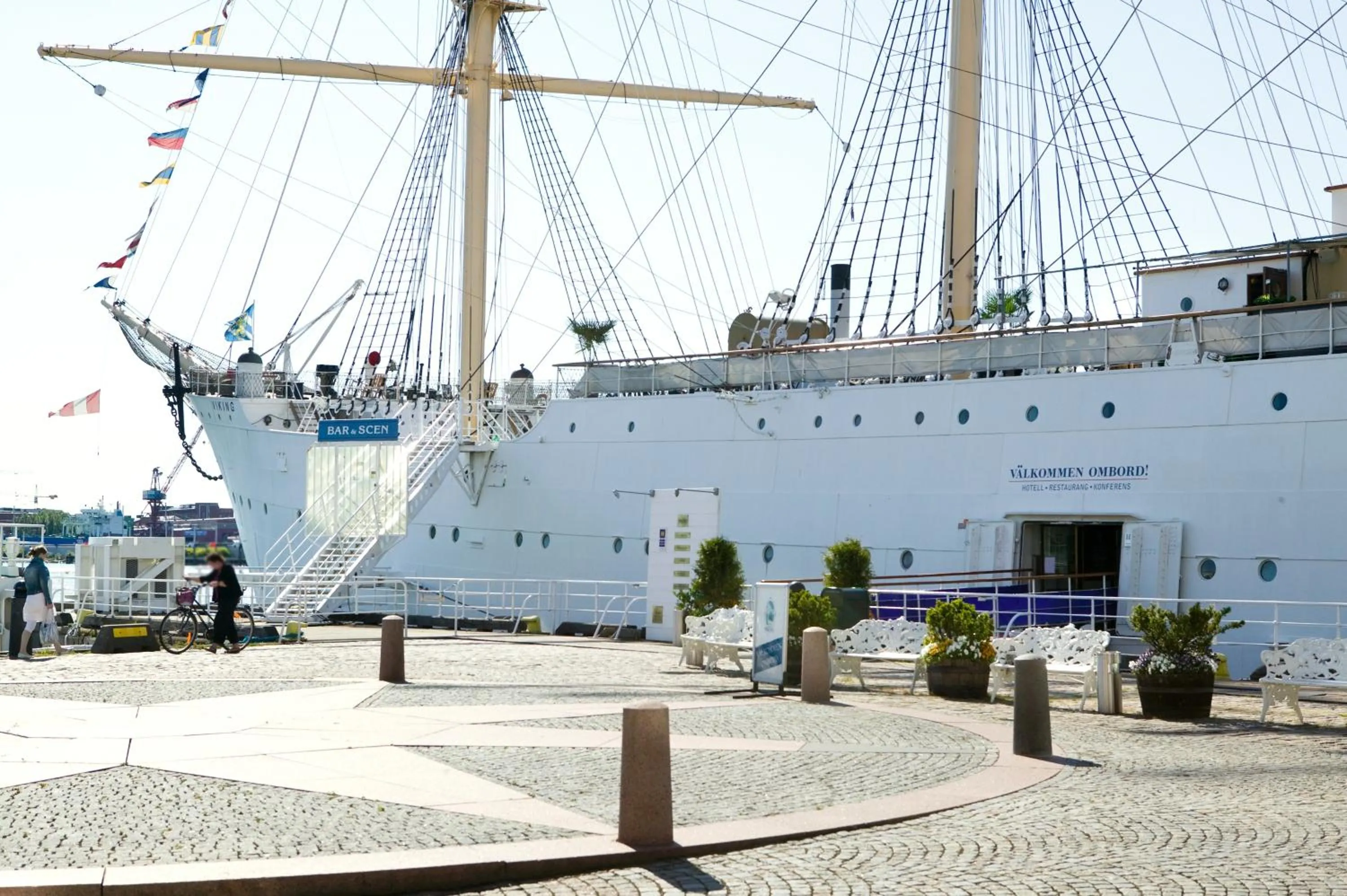 Facade/entrance in Hotel Barken Viking