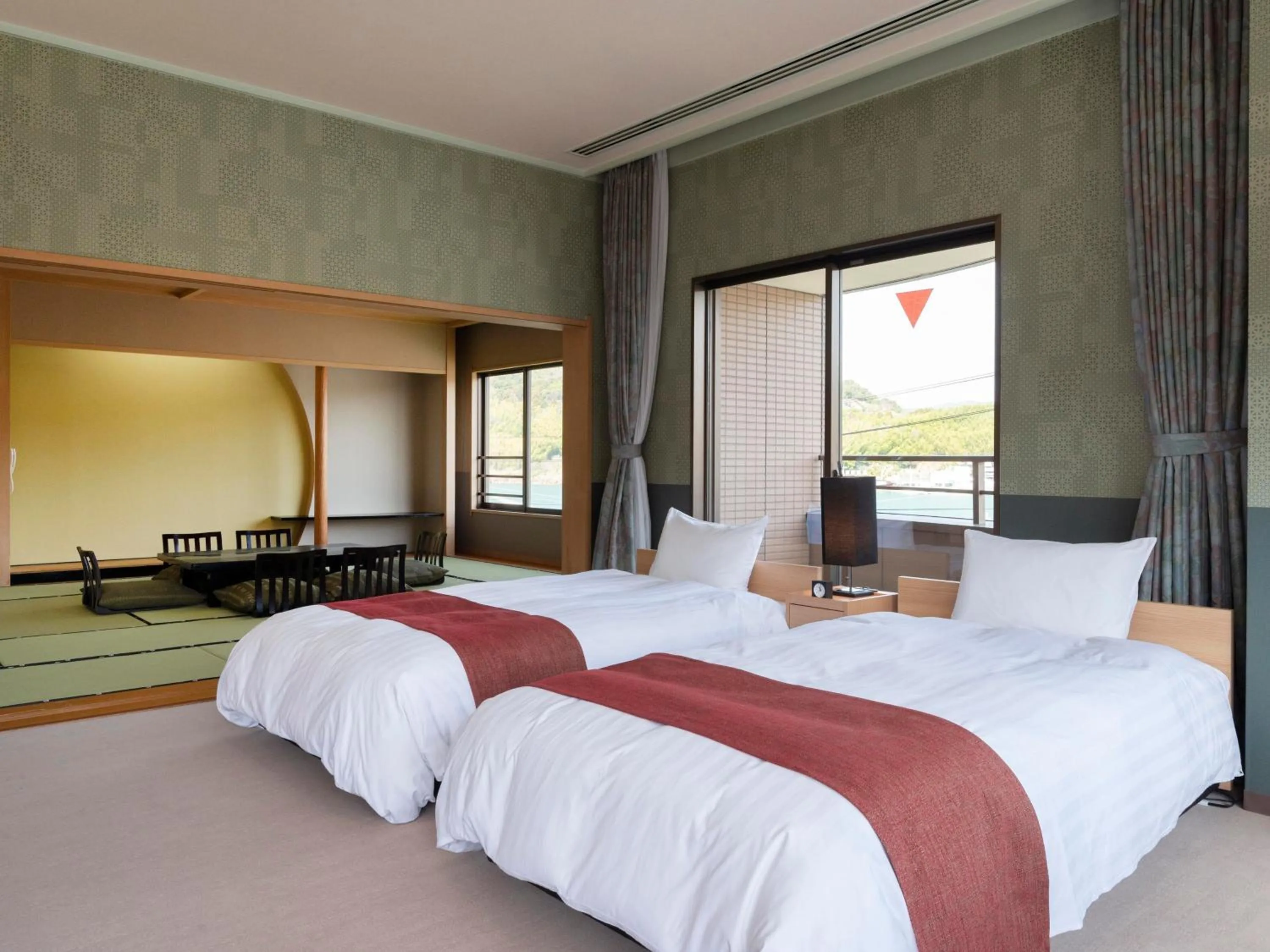 Photo of the whole room, Bed in Hamanako Wan Wan Paradise Hotel