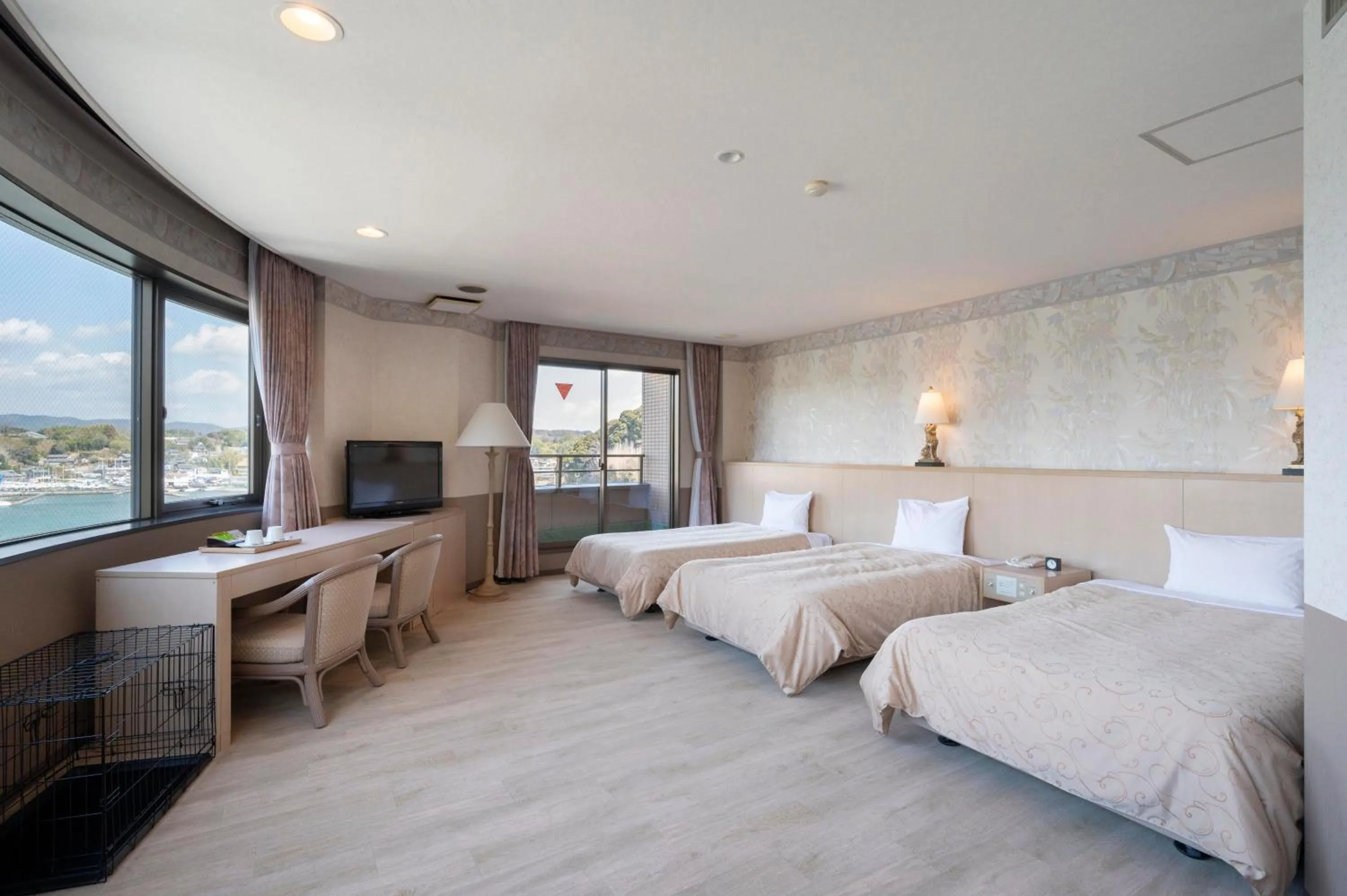 Photo of the whole room, Bed in Hamanako Wan Wan Paradise Hotel