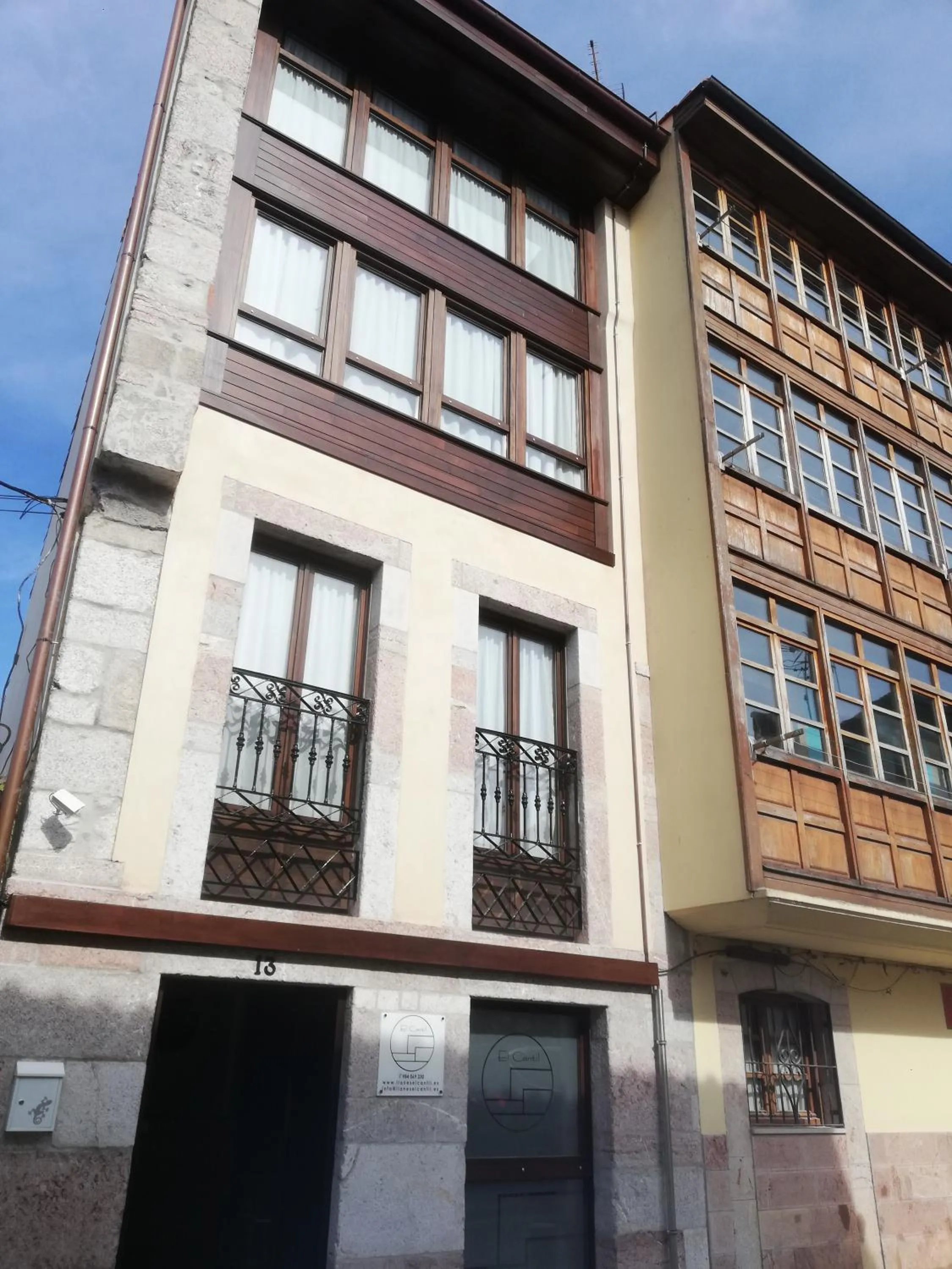 Facade/entrance in El Cantil