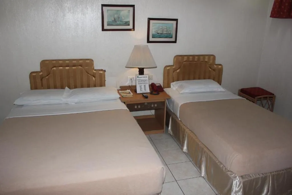 Bed in Elegant Circle Inn