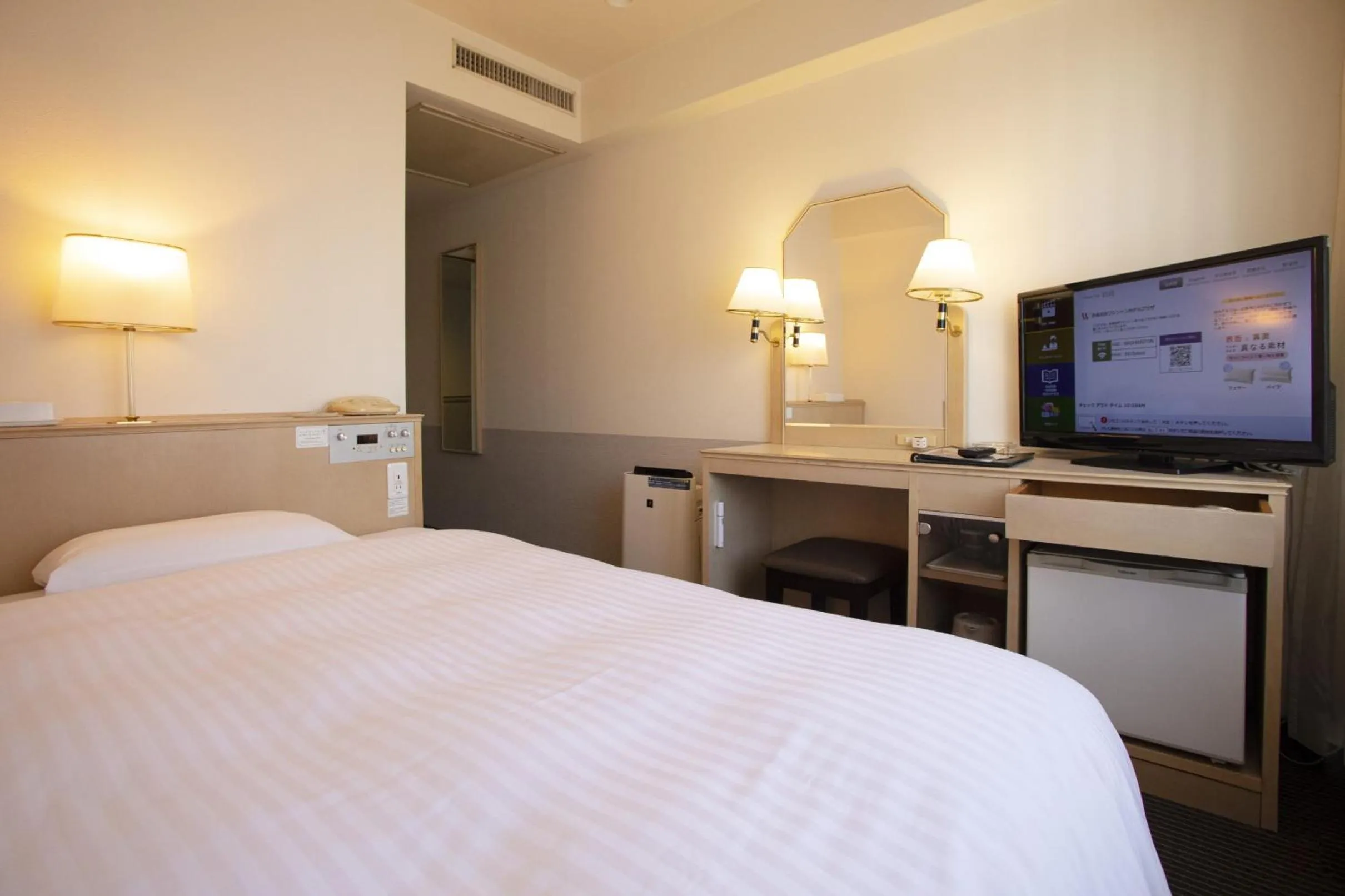 Photo of the whole room, Bed in Shimane Hamada Washington Hotel Plaza