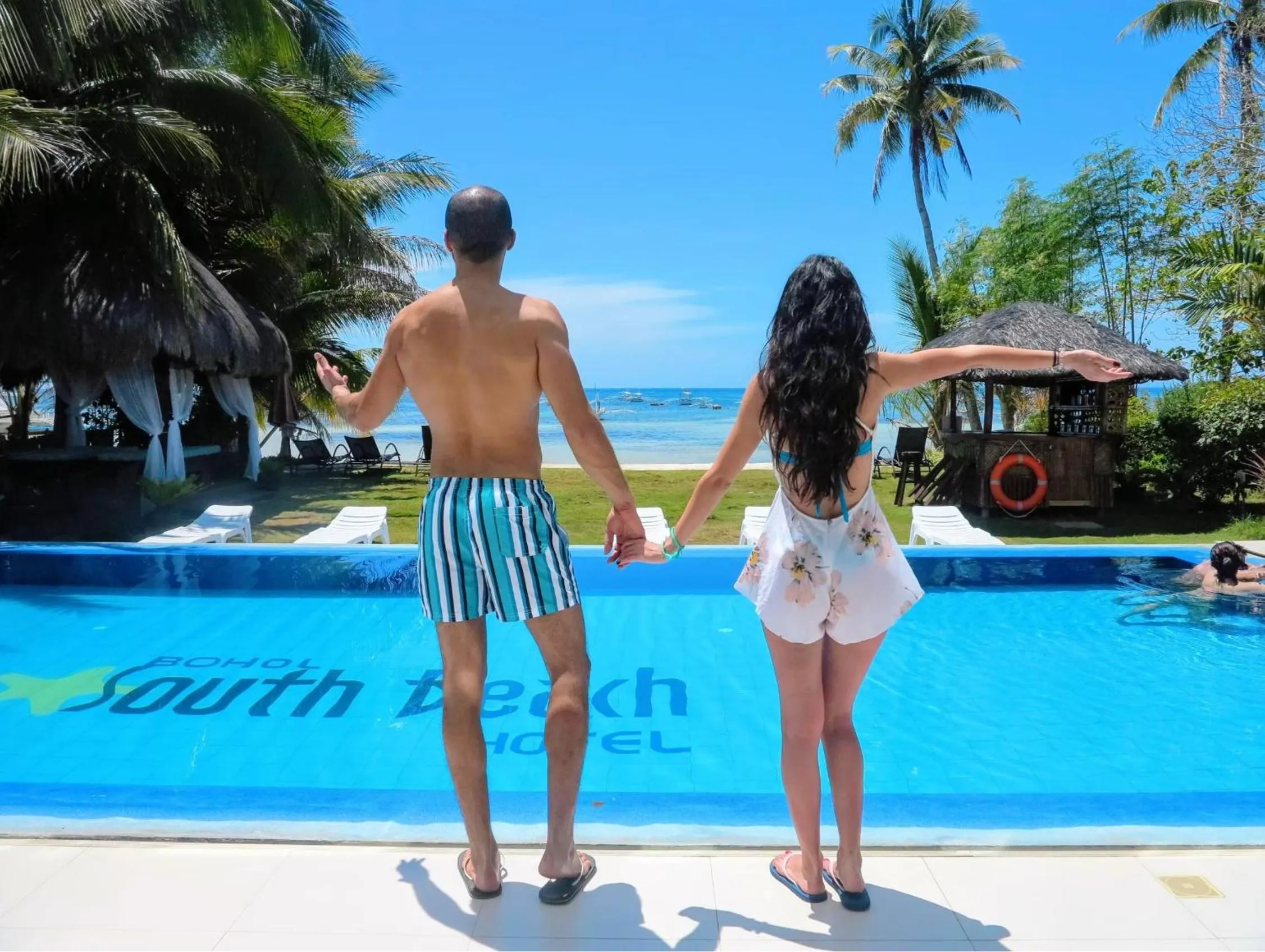 Swimming pool in Bohol South Beach Hotel