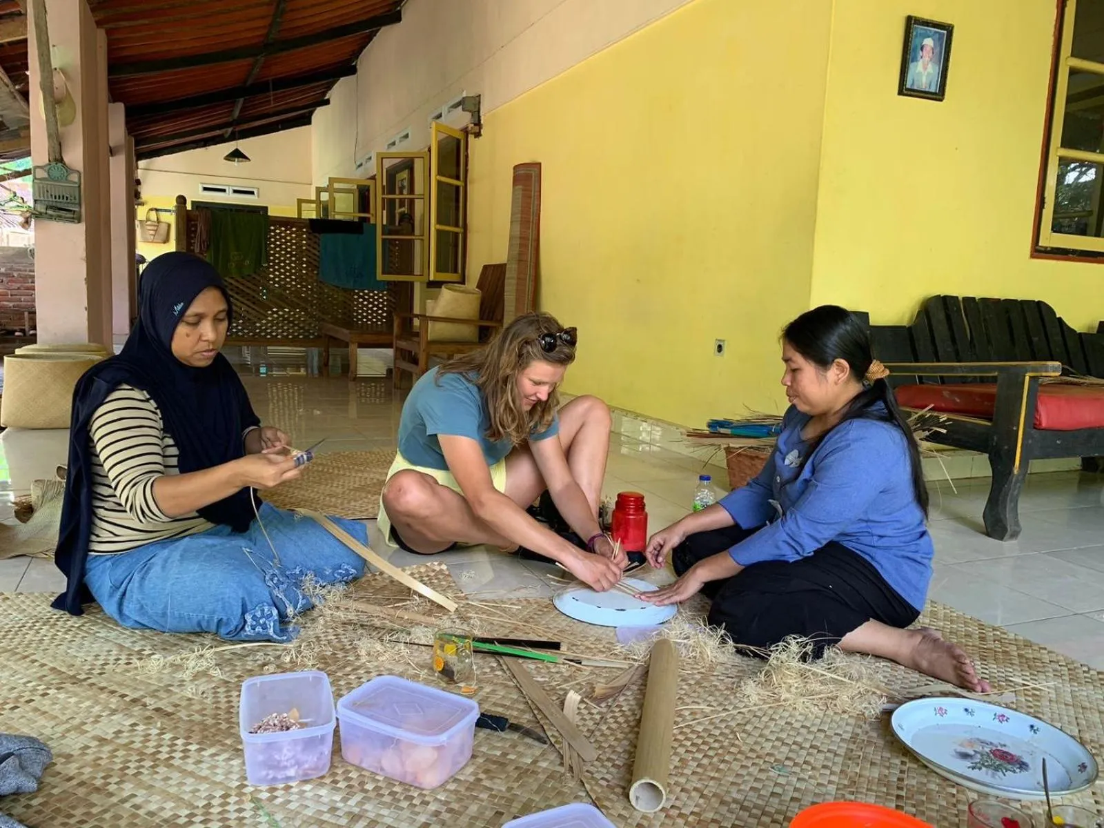 People in Pondok Tetebatu Cottages and Cafe